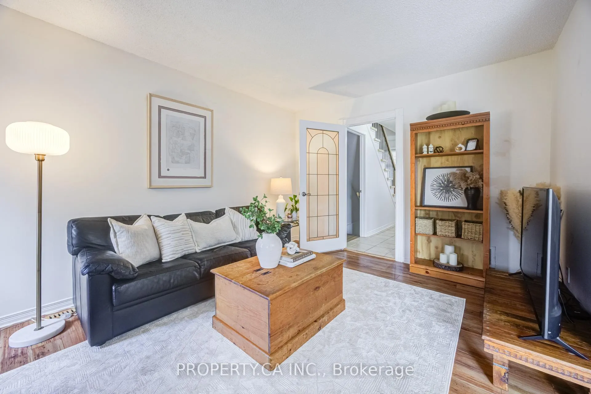 Photo 3 of 10 Mara Crescent, Brampton, Downtown Brampton — HOMEH