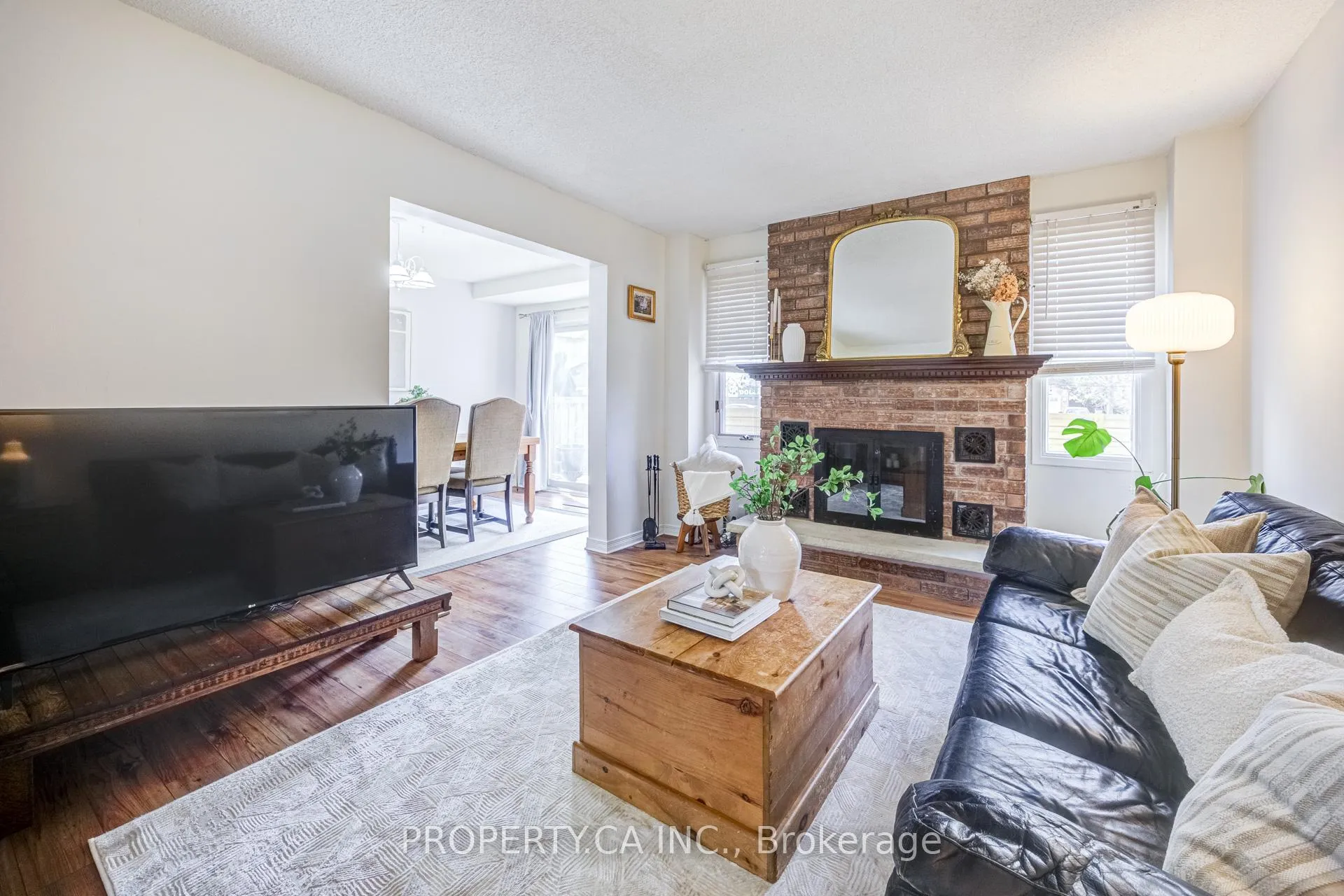 Photo 4 of 10 Mara Crescent, Brampton, Downtown Brampton — HOMEH