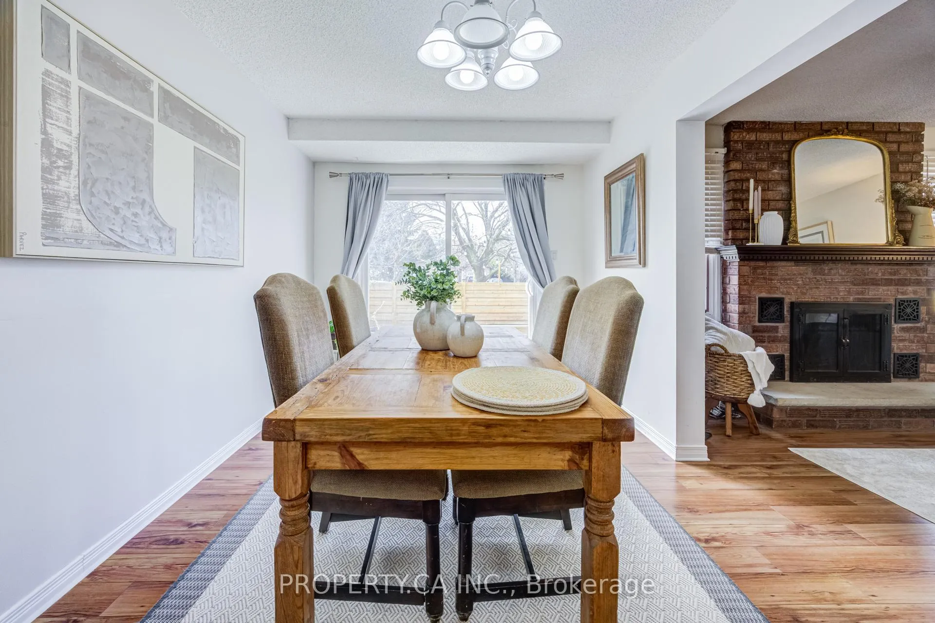 Photo 6 of 10 Mara Crescent, Brampton, Downtown Brampton — HOMEH