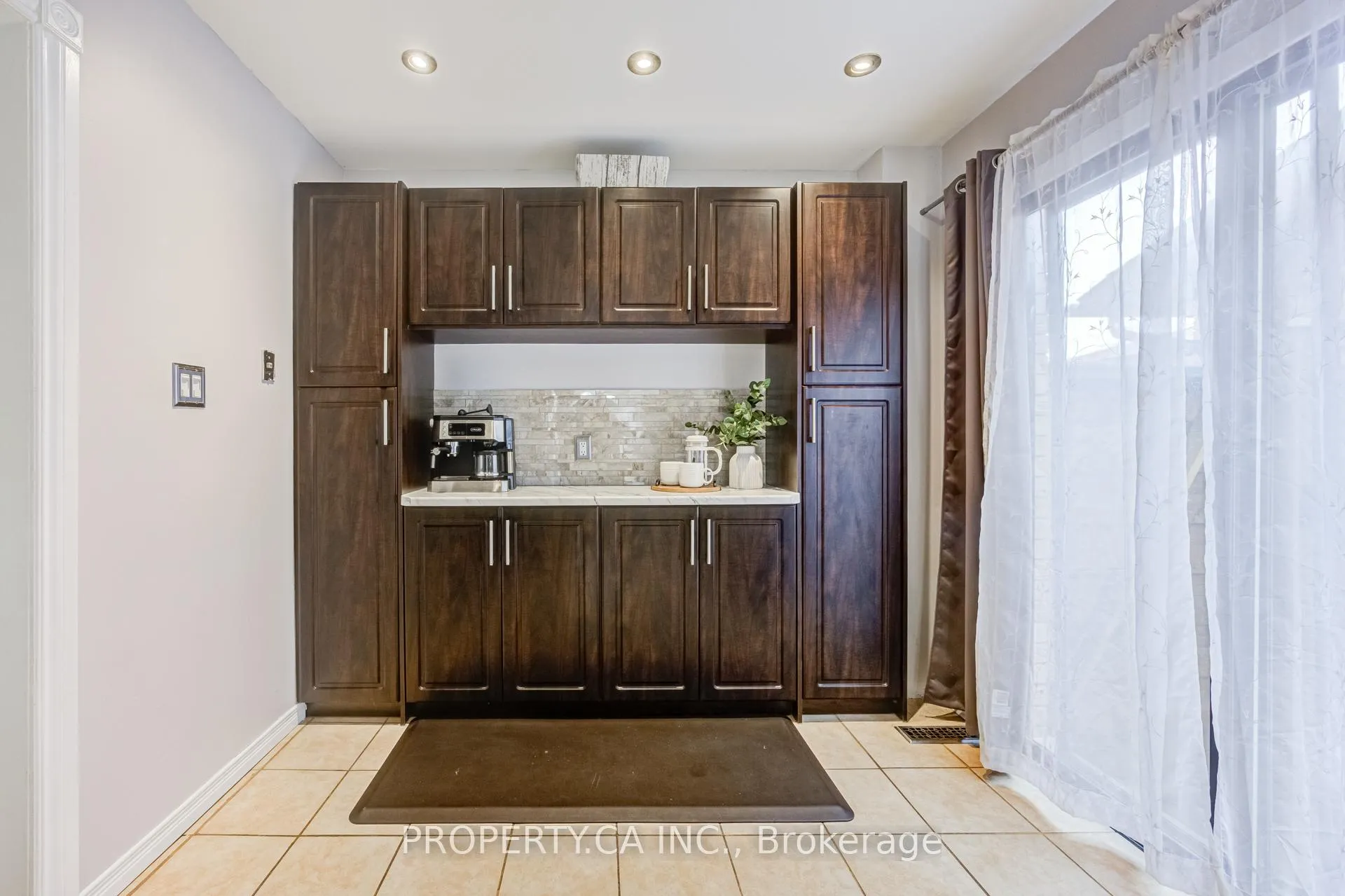 Photo 9 of 10 Mara Crescent, Brampton, Downtown Brampton — HOMEH