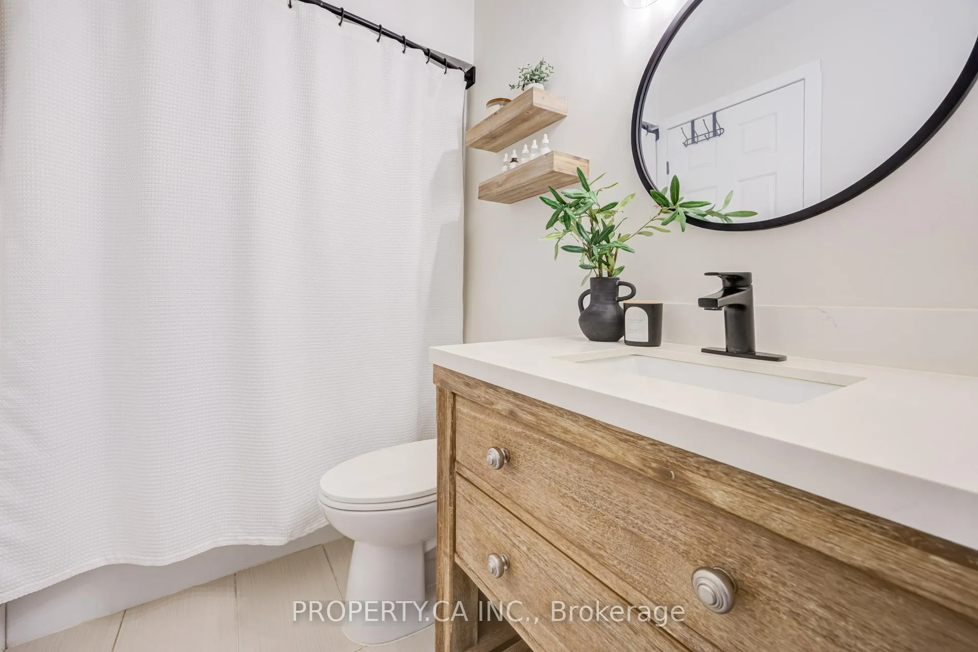Photo 14 of 10 Mara Crescent, Brampton, Downtown Brampton — HOMEH