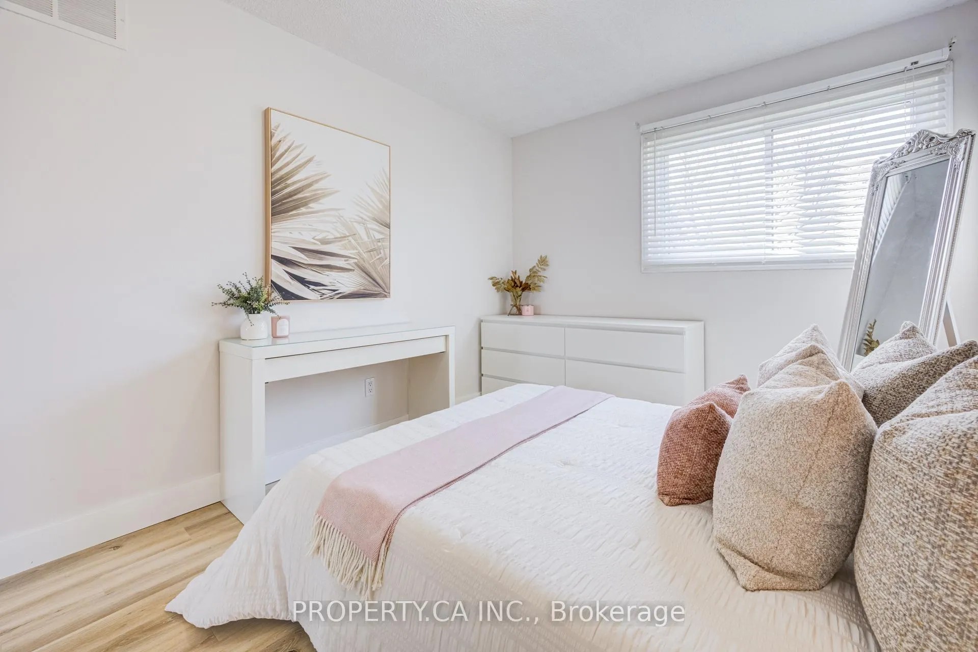 Photo 16 of 10 Mara Crescent, Brampton, Downtown Brampton — HOMEH