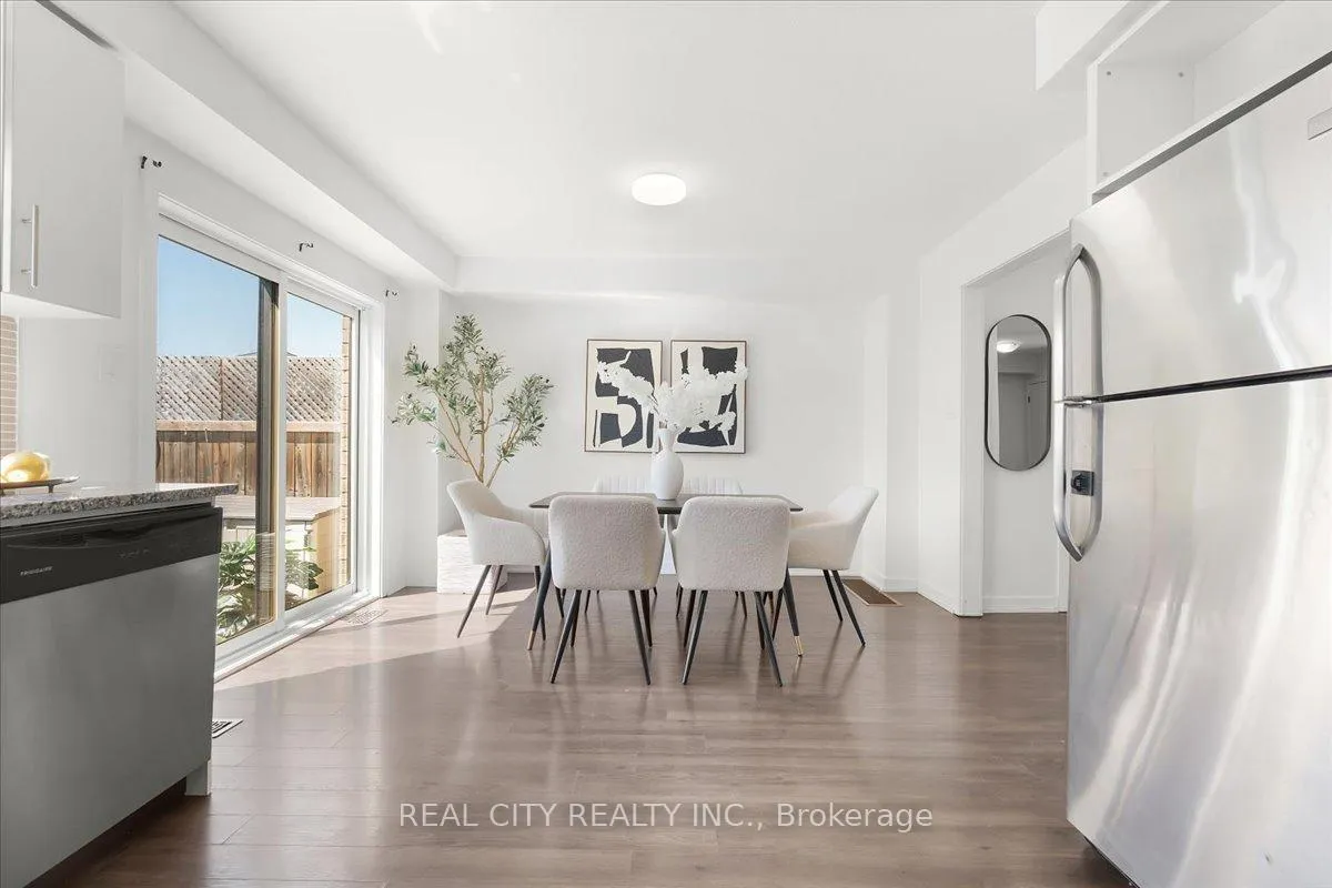 Photo 8 of 26 Crafter Crescent, Hamilton, Stoney Creek Mountain — HOMEH