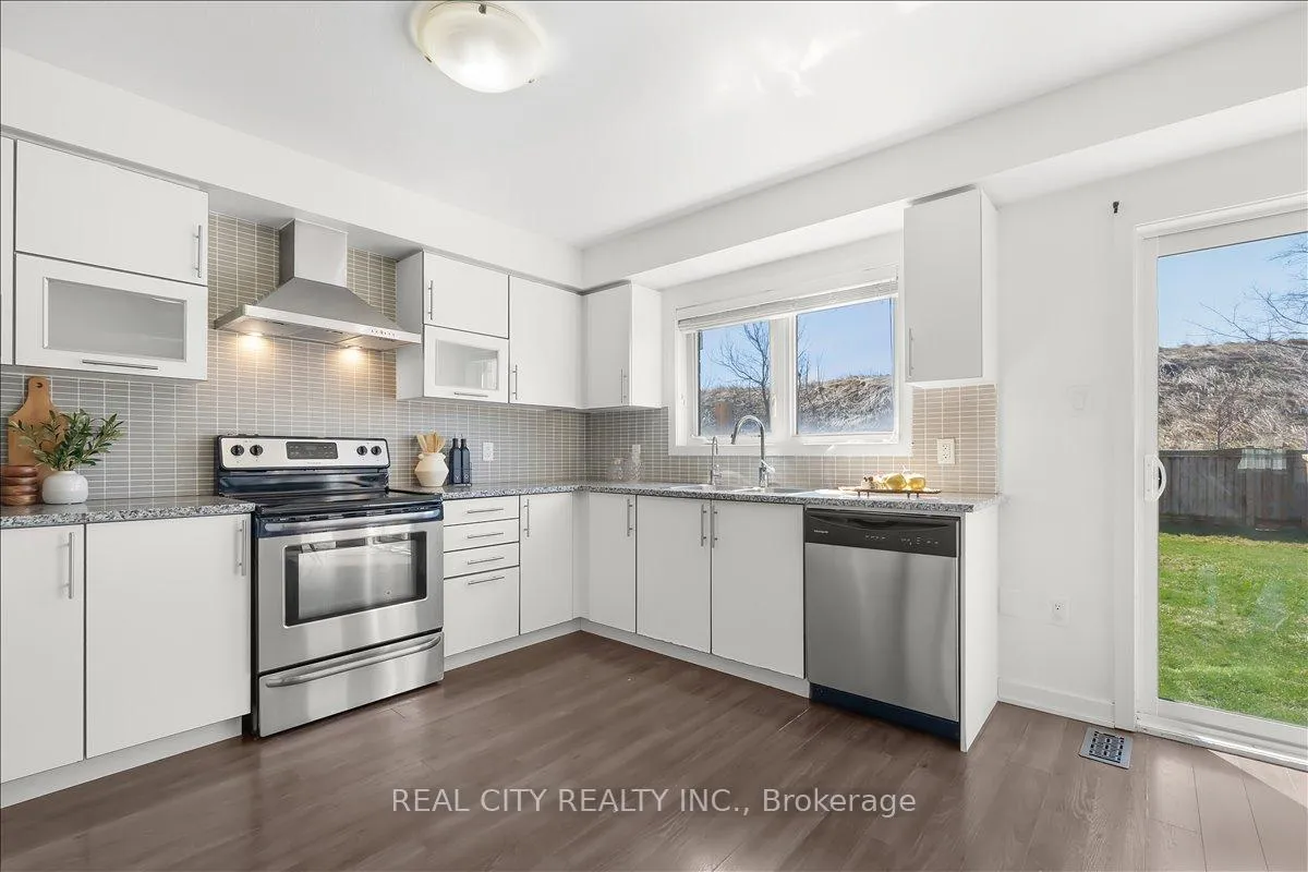 Photo 11 of 26 Crafter Crescent, Hamilton, Stoney Creek Mountain — HOMEH