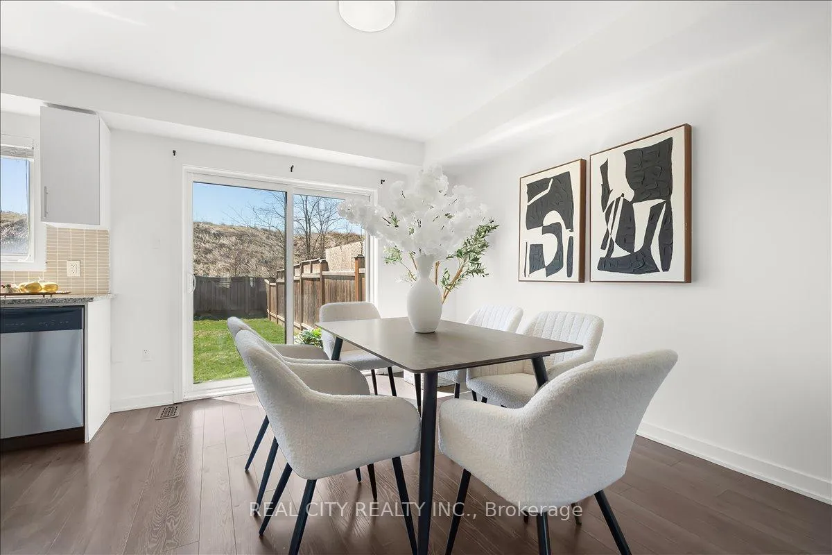 Photo 12 of 26 Crafter Crescent, Hamilton, Stoney Creek Mountain — HOMEH