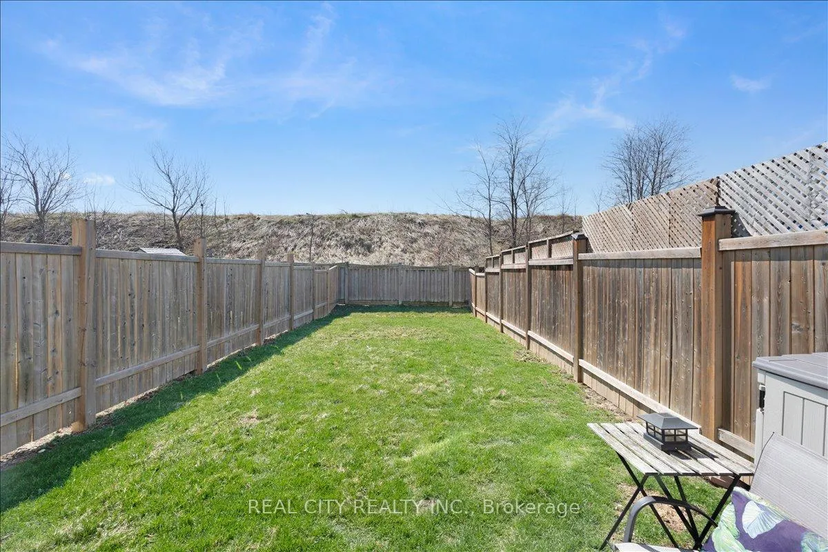 Photo 13 of 26 Crafter Crescent, Hamilton, Stoney Creek Mountain — HOMEH