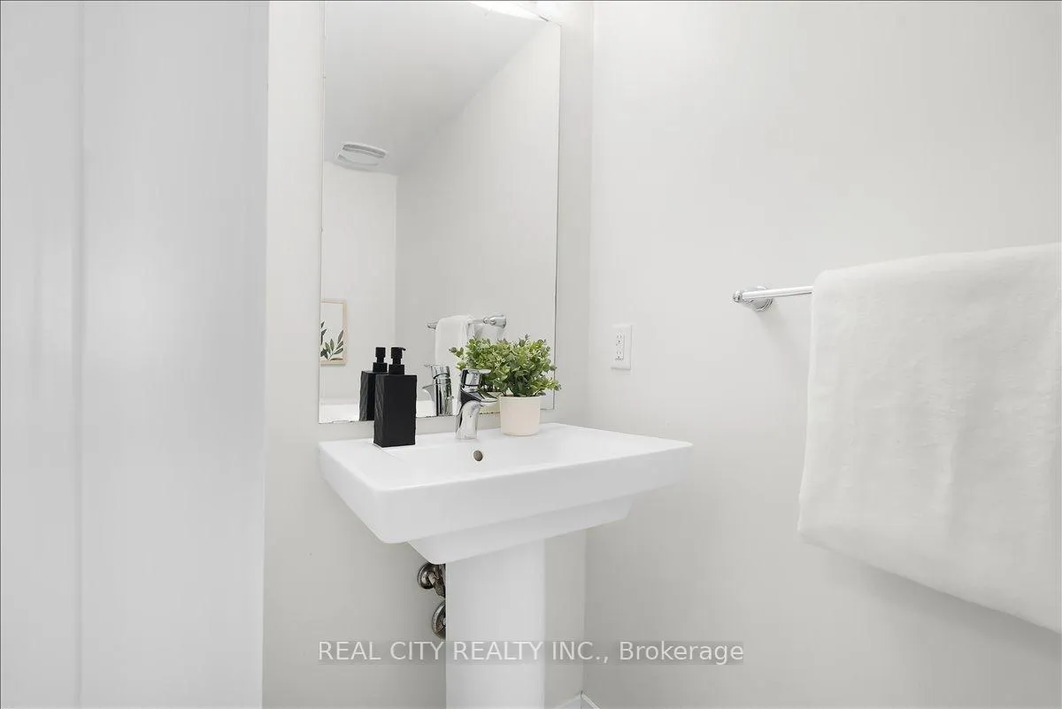 Photo 15 of 26 Crafter Crescent, Hamilton, Stoney Creek Mountain — HOMEH