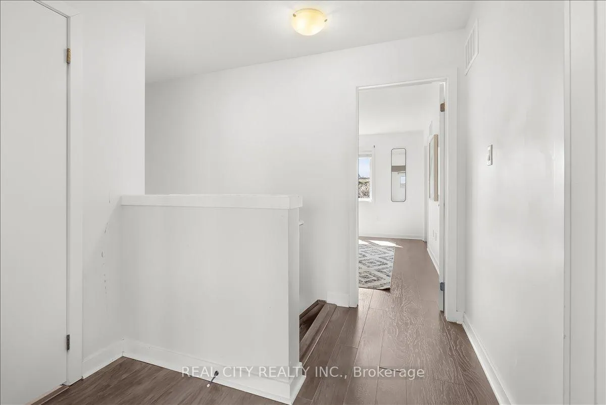 Photo 17 of 26 Crafter Crescent, Hamilton, Stoney Creek Mountain — HOMEH
