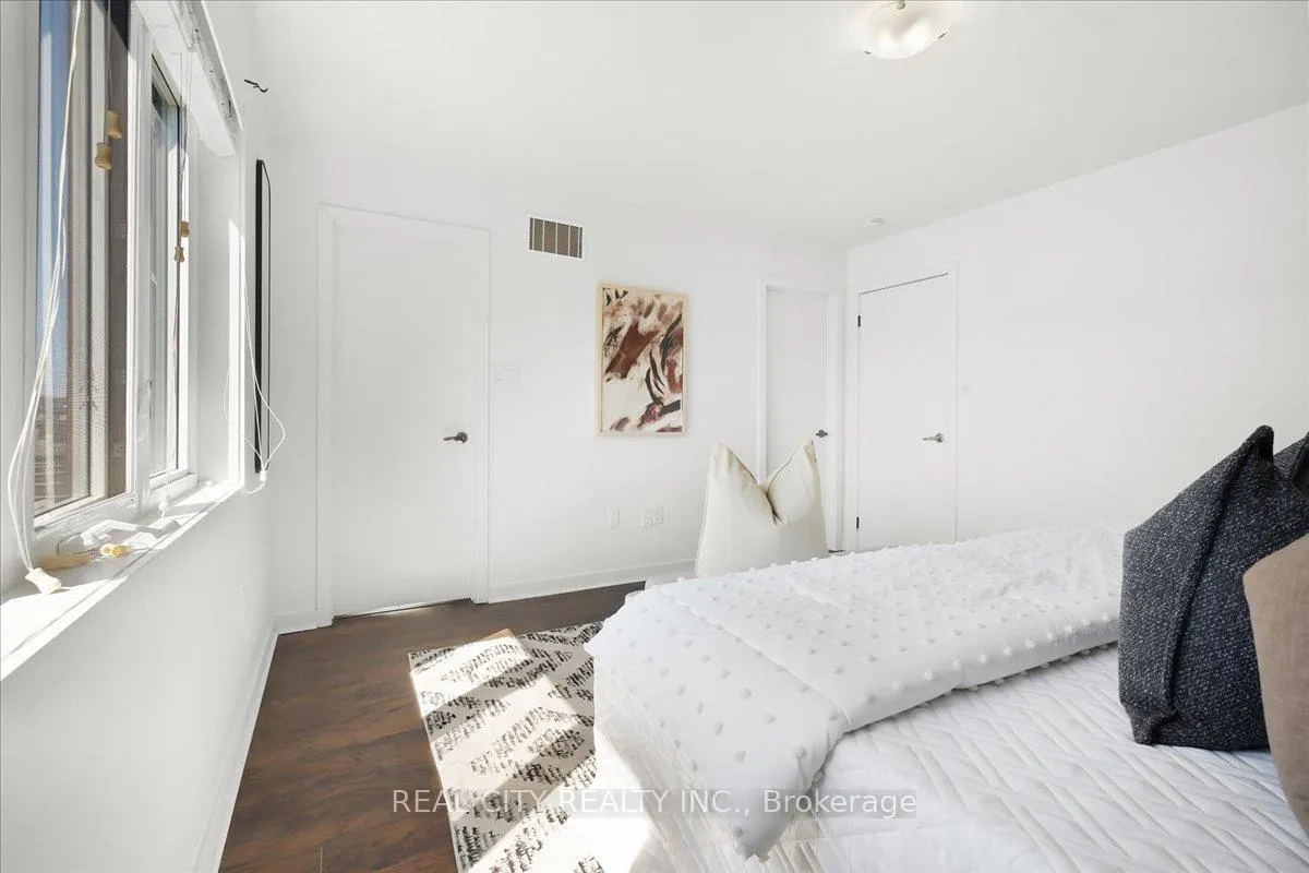 Photo 20 of 26 Crafter Crescent, Hamilton, Stoney Creek Mountain — HOMEH