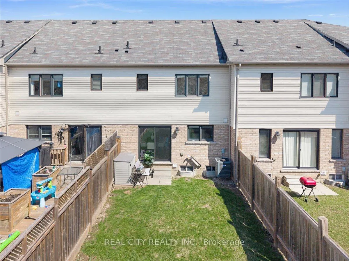 Photo 32 of 26 Crafter Crescent, Hamilton, Stoney Creek Mountain — HOMEH