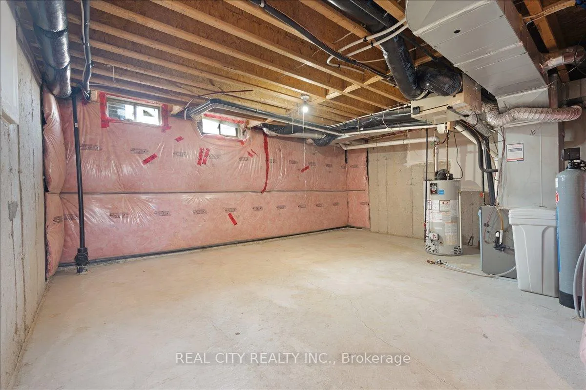 Photo 33 of 26 Crafter Crescent, Hamilton, Stoney Creek Mountain — HOMEH