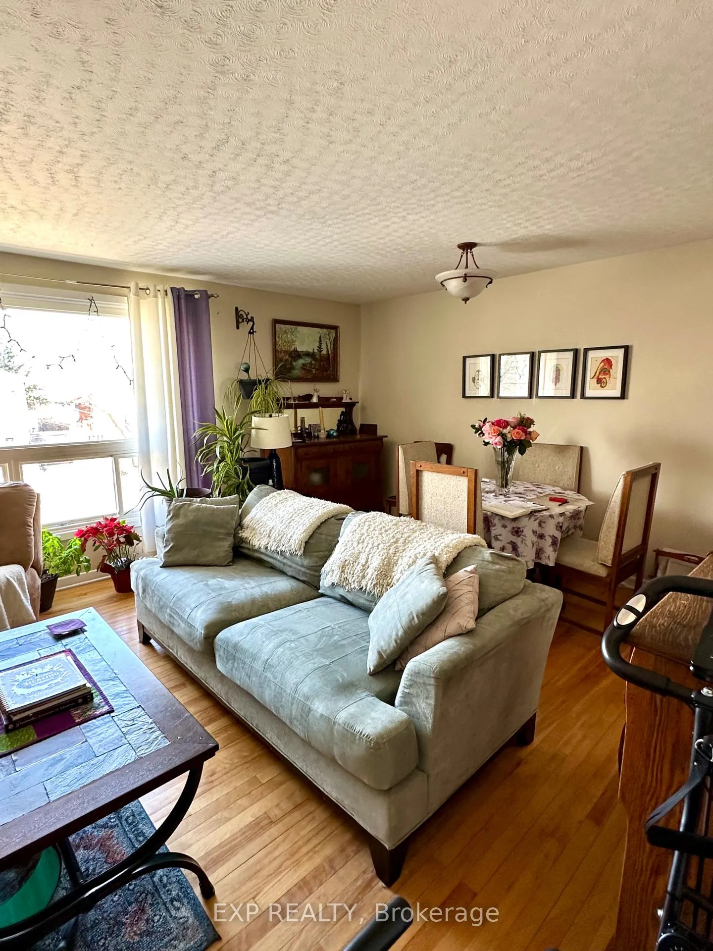 Photo 3 of 911 Pinewood Crescent, Ottawa, Queensway Terrace North — HOMEH