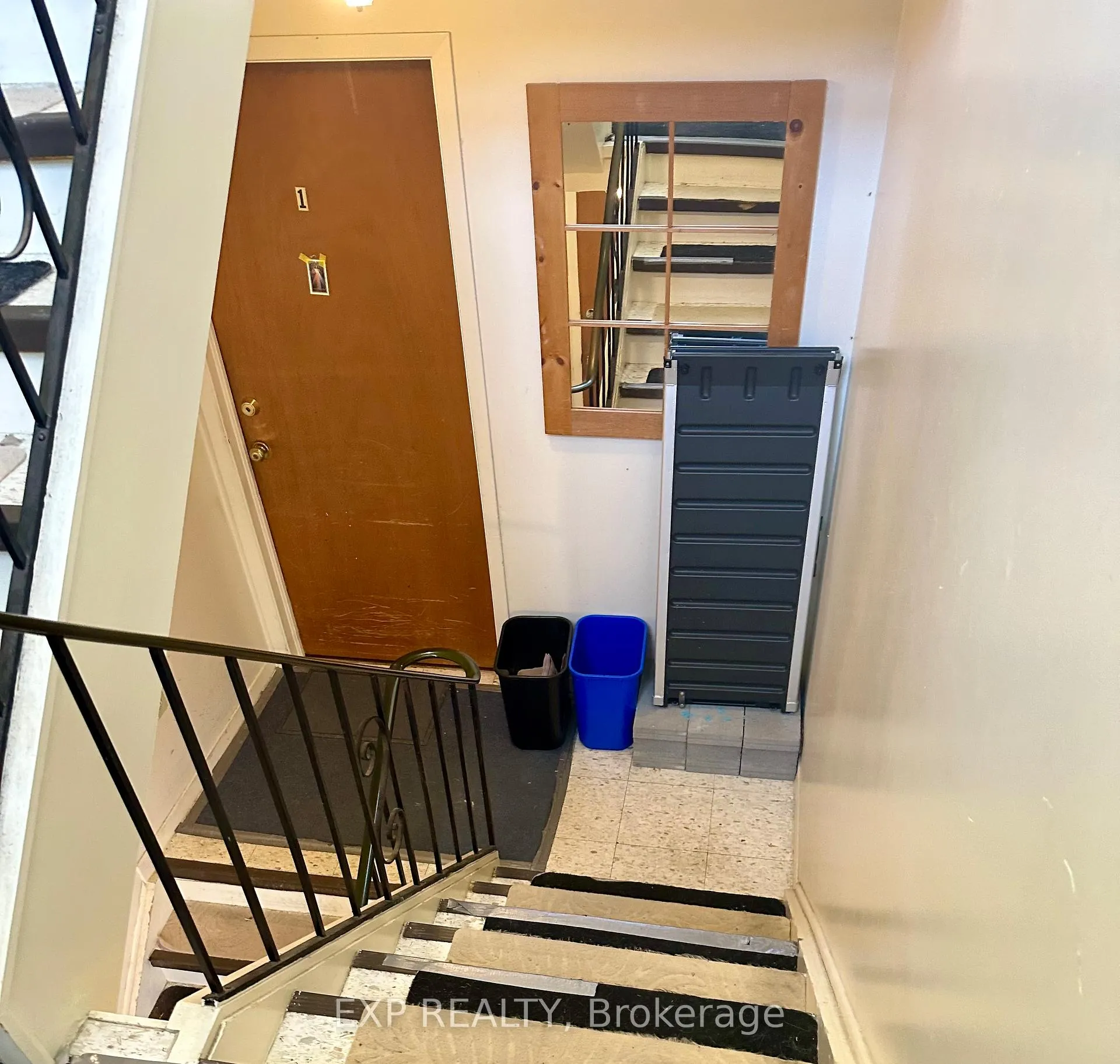 Photo 13 of 911 Pinewood Crescent, Ottawa, Queensway Terrace North — HOMEH