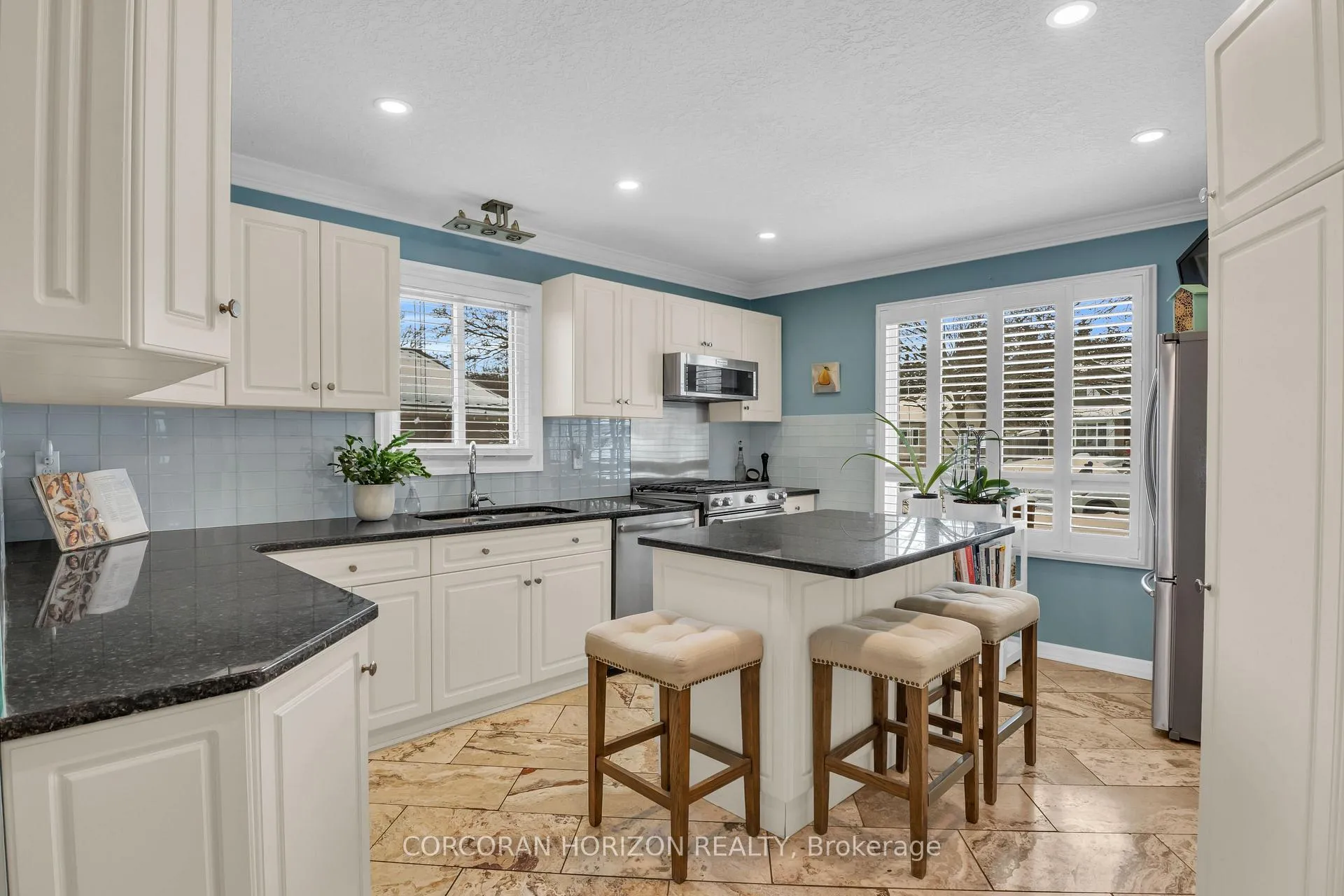 Photo 3 of 197 Autumn Hill Crescent, Kitchener, Forest Heights — HOMEH