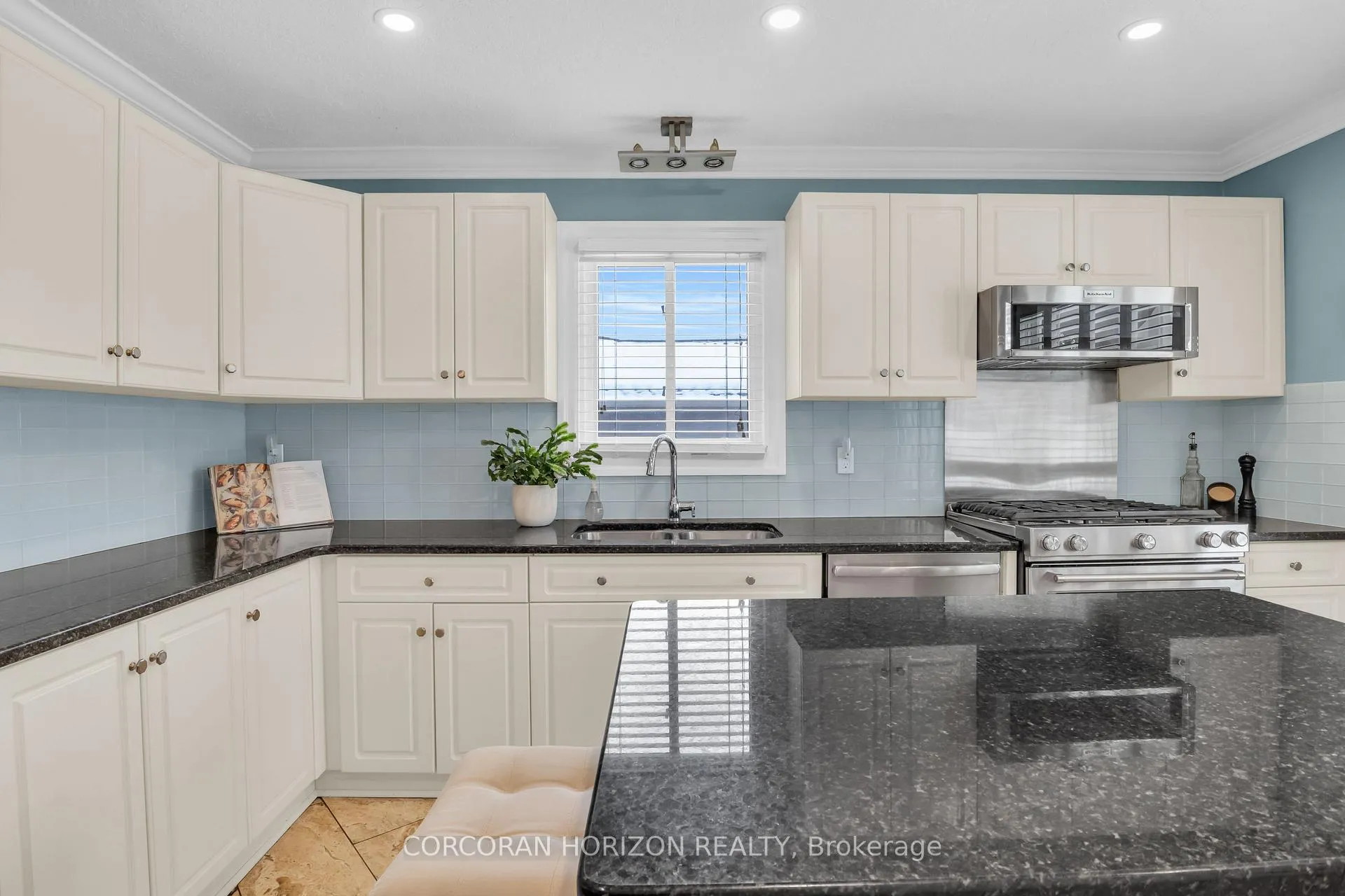 Photo 5 of 197 Autumn Hill Crescent, Kitchener, Forest Heights — HOMEH