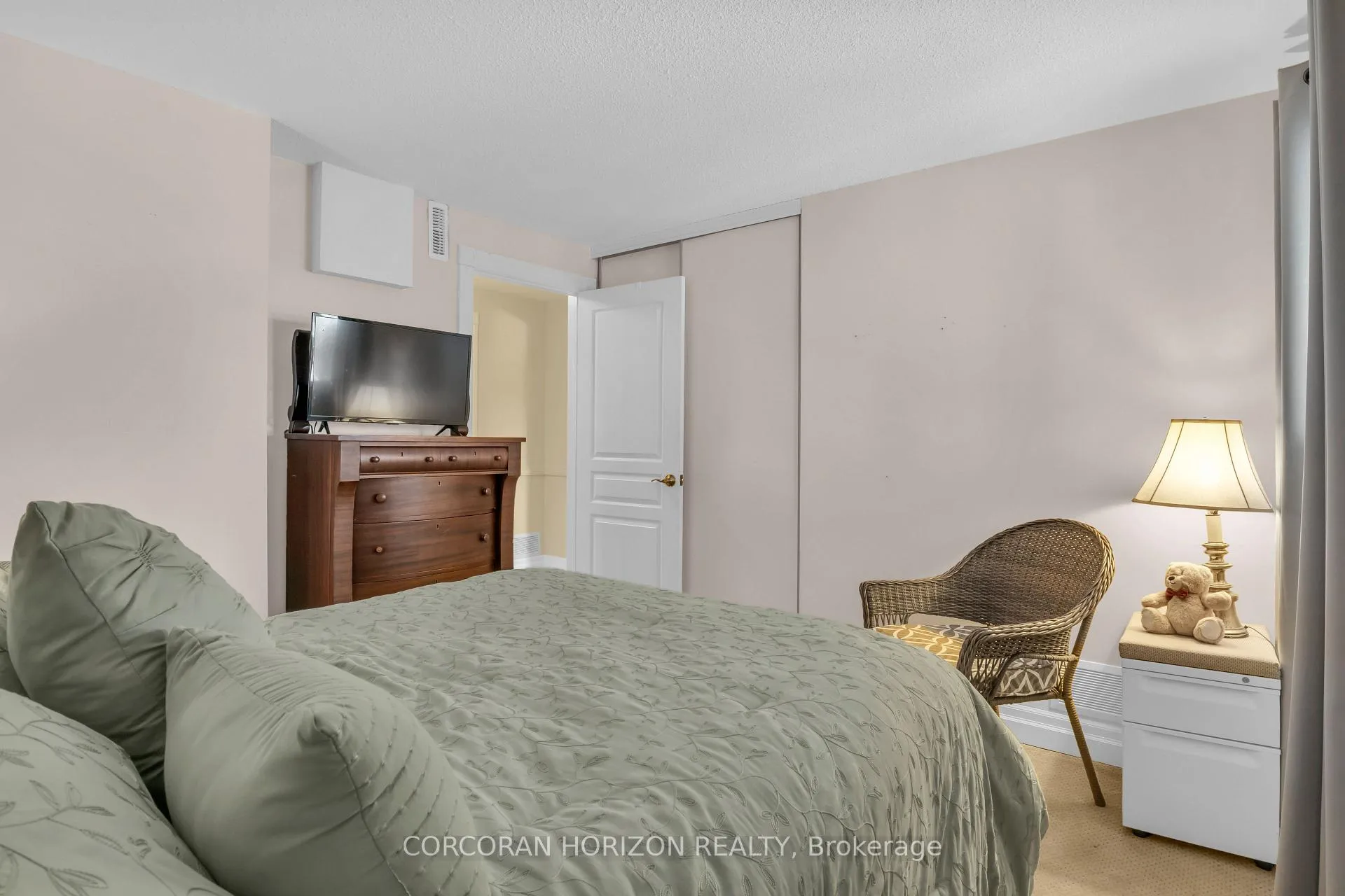 Photo 17 of 197 Autumn Hill Crescent, Kitchener, Forest Heights — HOMEH