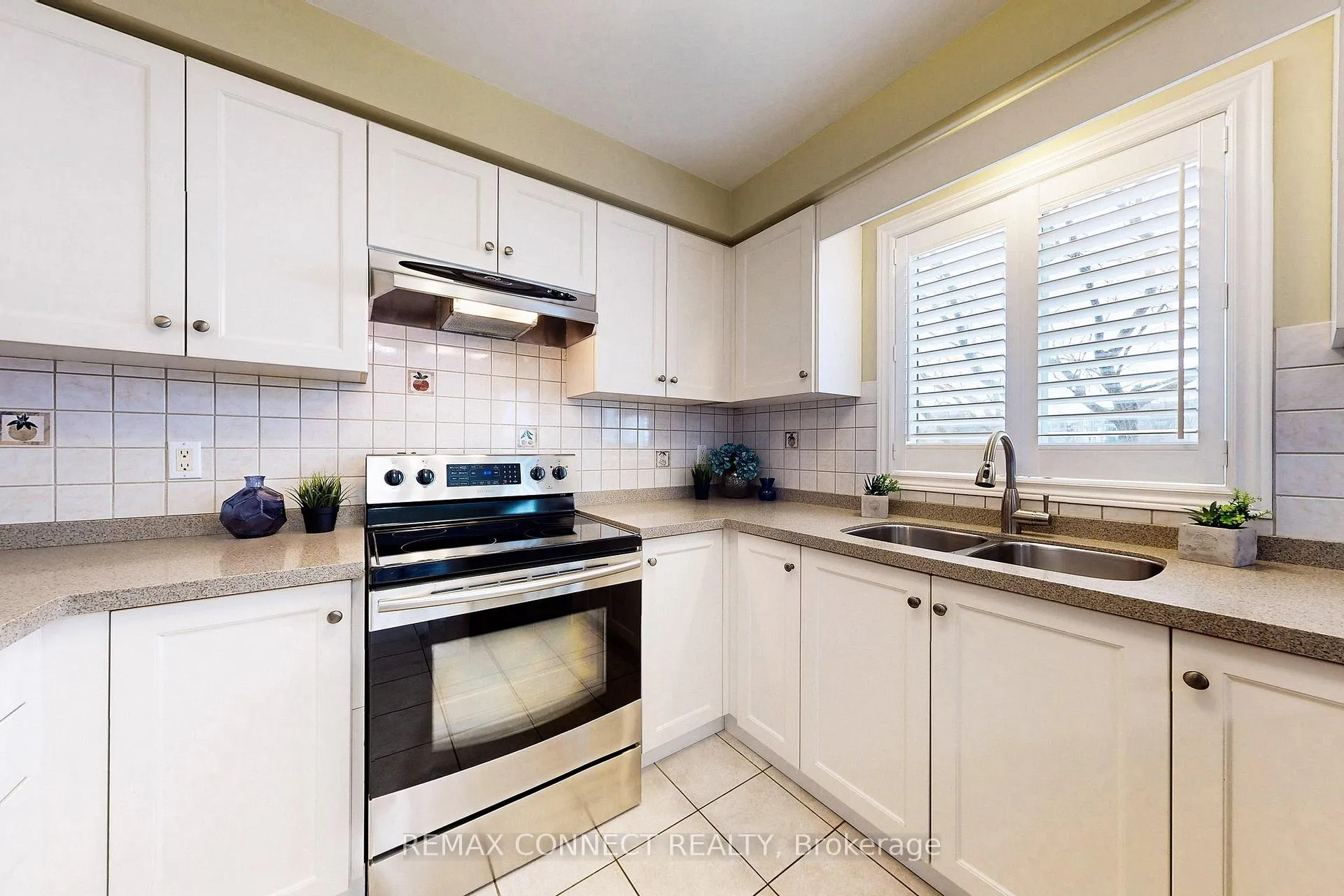 Photo 15 of 111 Dali Crescent, Scarborough, Rouge — HOMEH