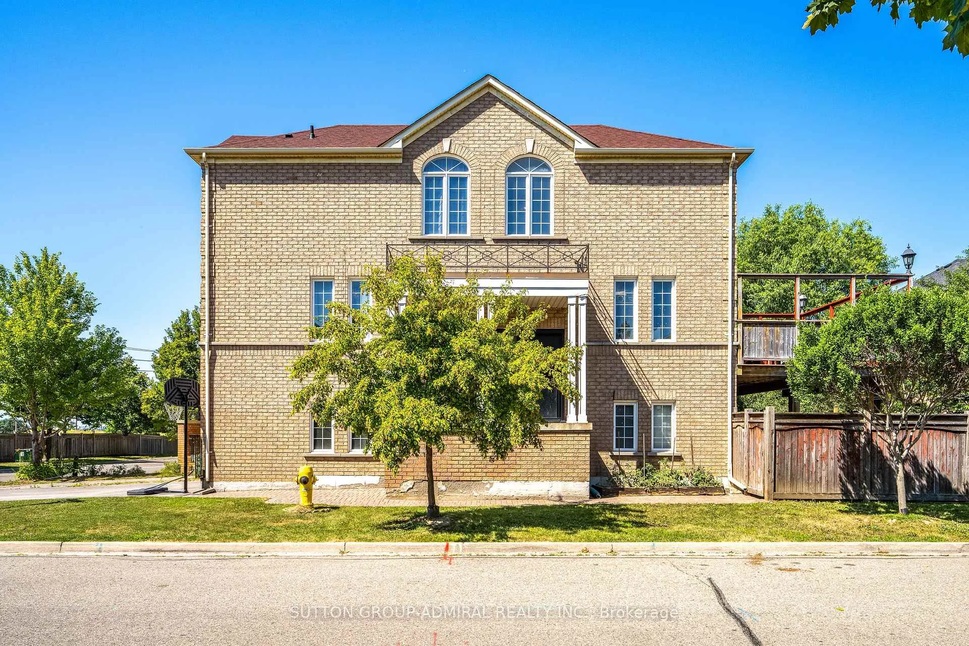 Photo 3 of 113 Sassafras Circle, Vaughan, Patterson — HOMEH