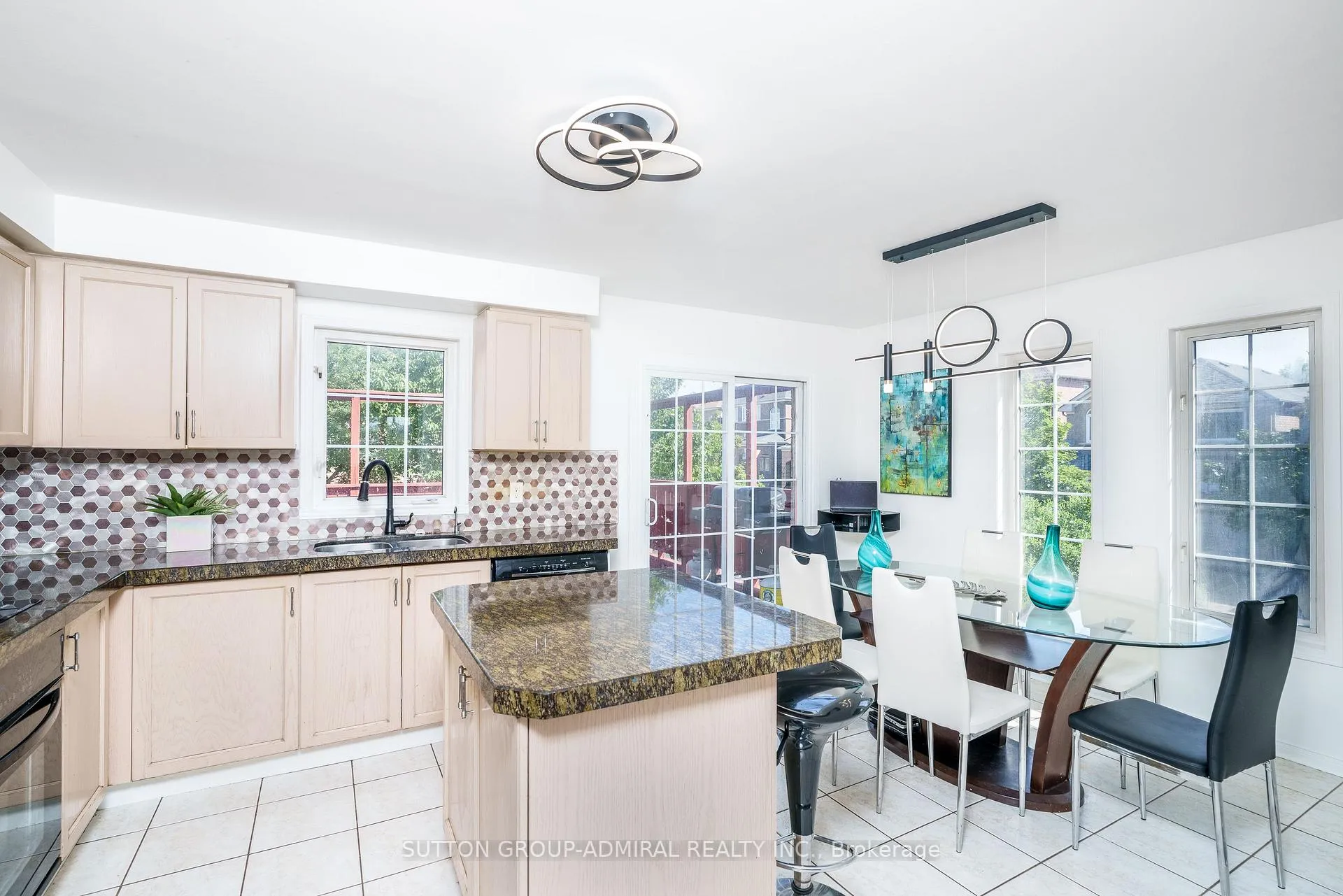 Photo 9 of 113 Sassafras Circle, Vaughan, Patterson — HOMEH