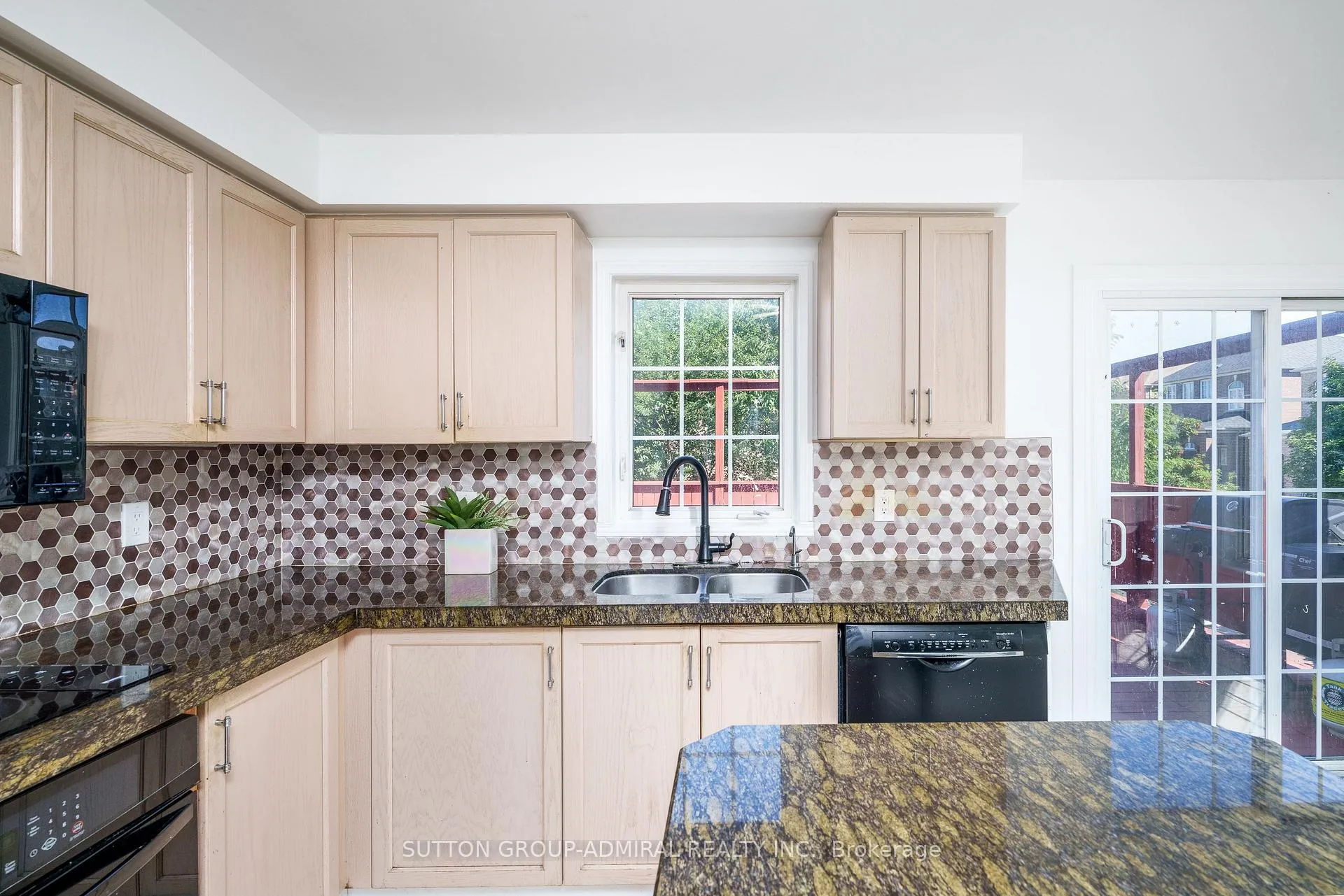 Photo 11 of 113 Sassafras Circle, Vaughan, Patterson — HOMEH