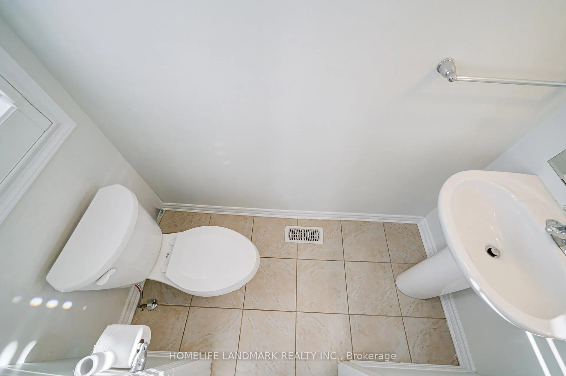 Photo 4 of 1391 Whitney Terrace, Milton, Ford — HOMEH