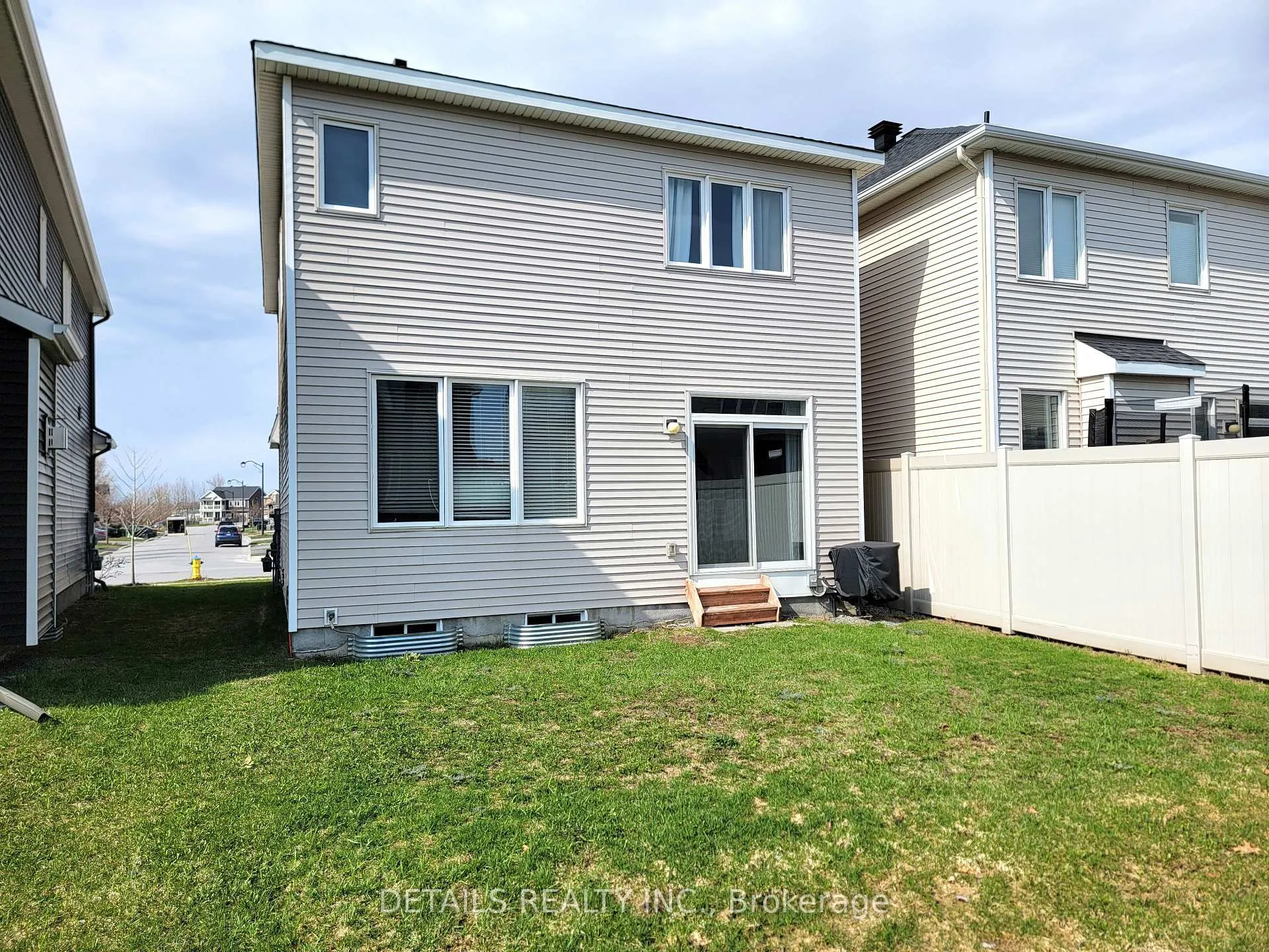 Photo 23 of 214 Cranesbill Road, Ottawa, Kanata - Emerald Meadows/Trailwest — HOMEH