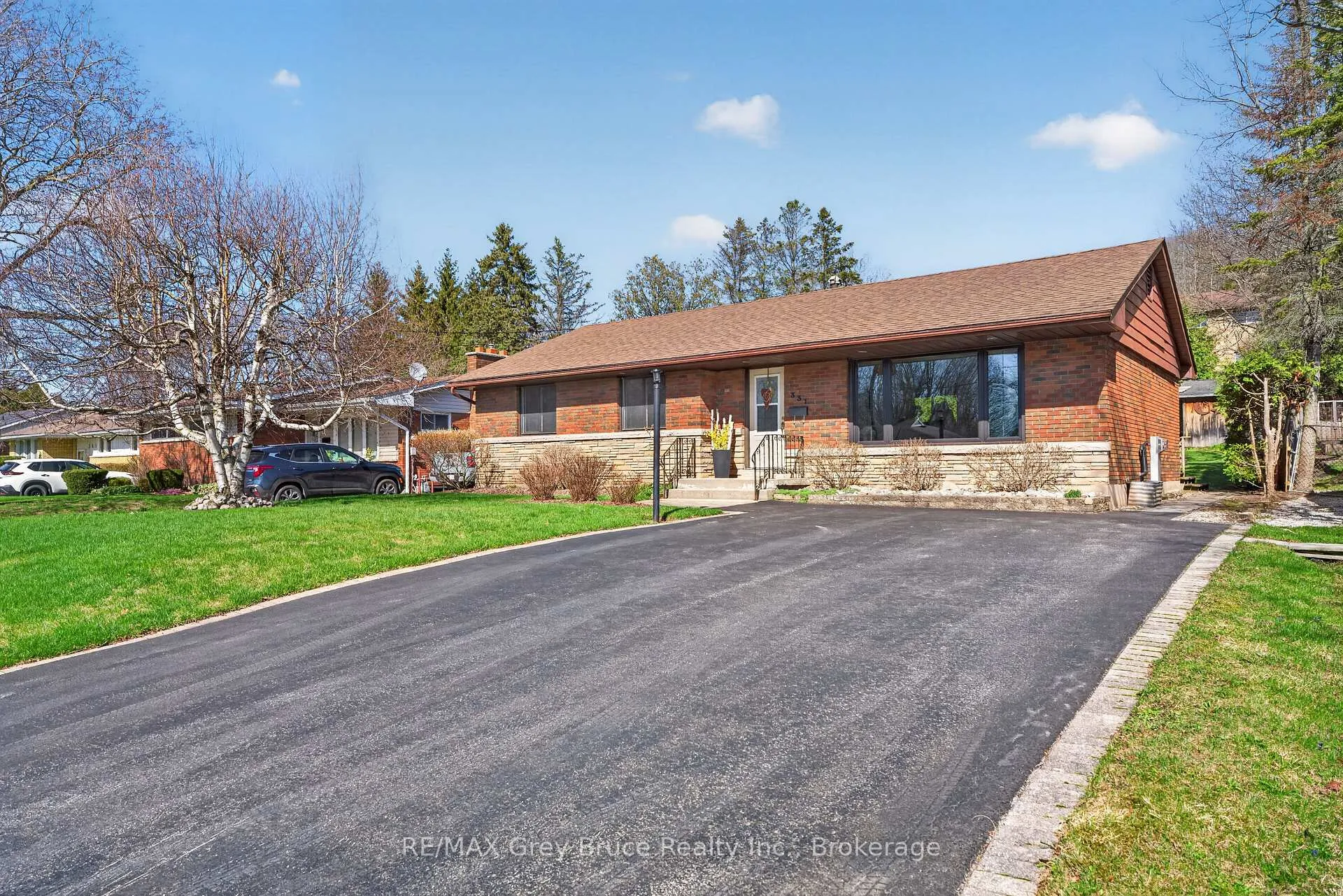 Photo 2 of 331 8th Avenue E, Owen Sound — HOMEH