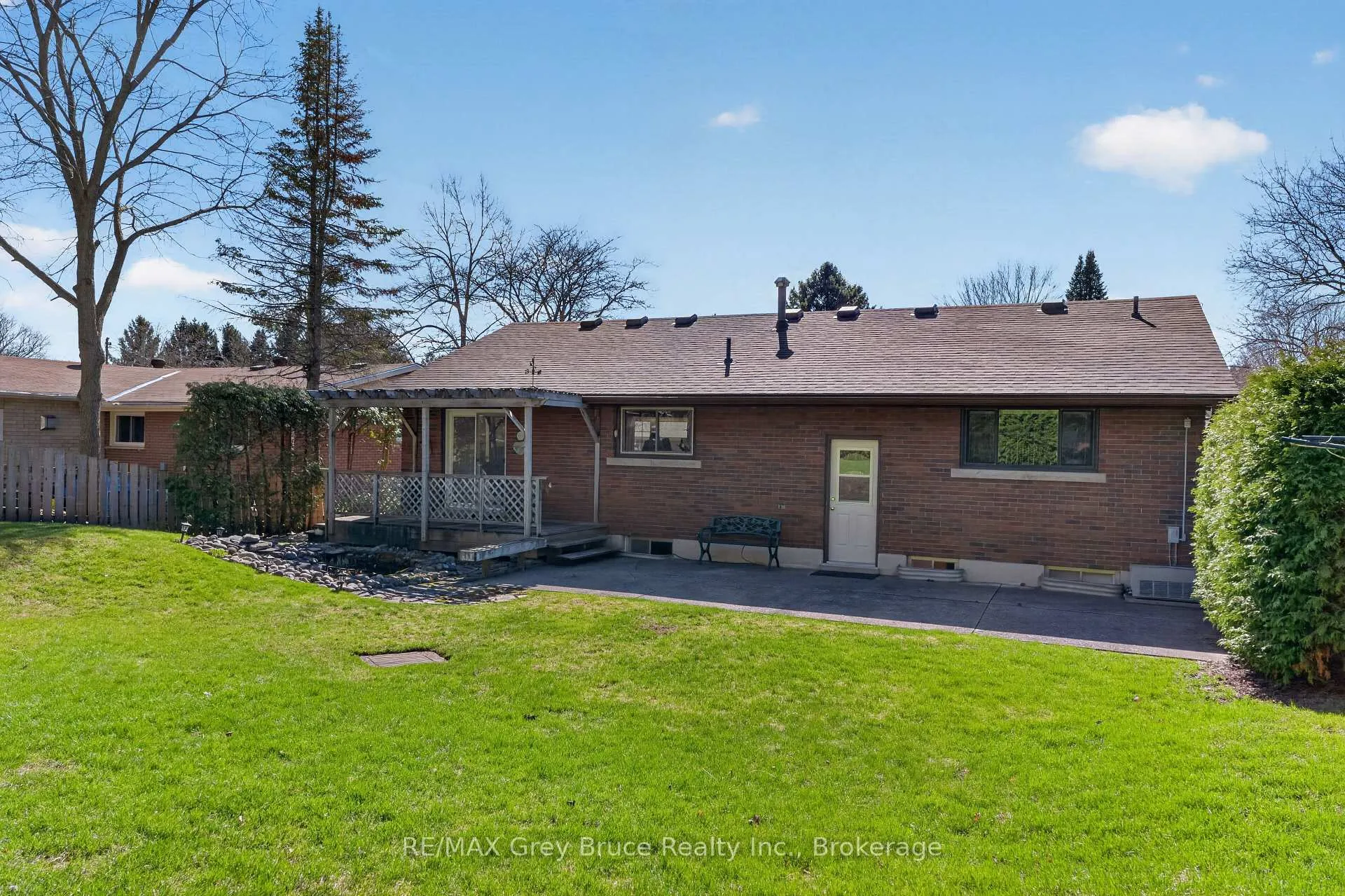Photo 8 of 331 8th Avenue E, Owen Sound — HOMEH