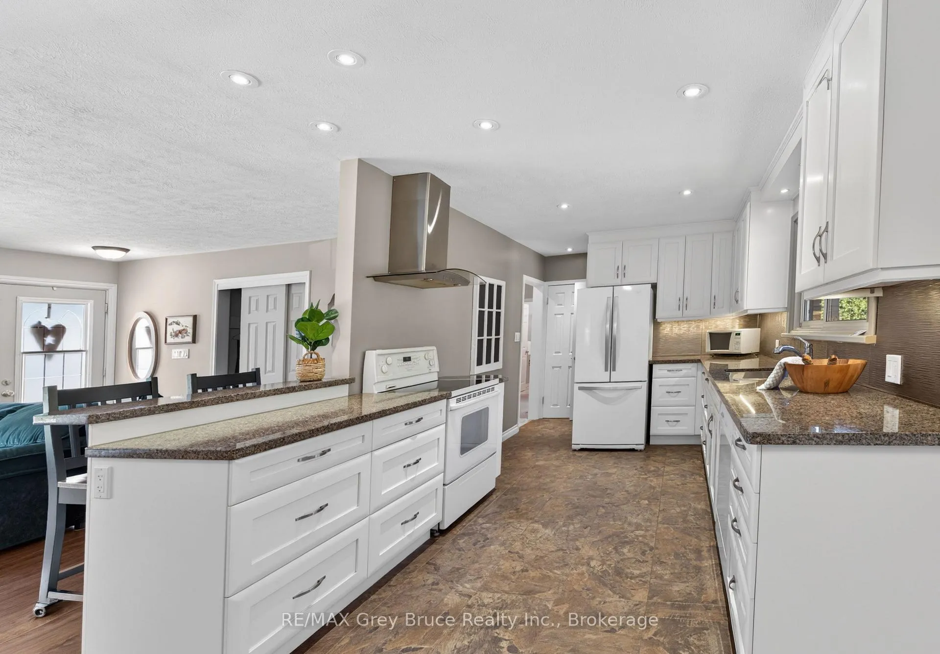 Photo 10 of 331 8th Avenue E, Owen Sound — HOMEH