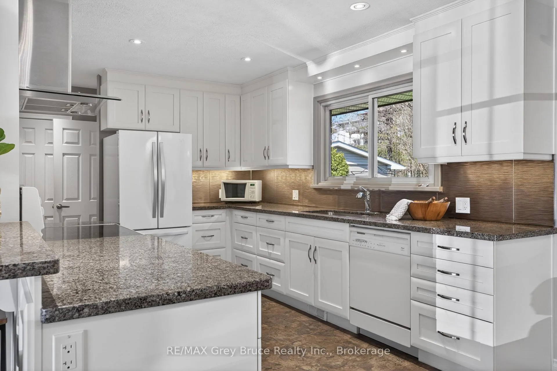 Photo 12 of 331 8th Avenue E, Owen Sound — HOMEH