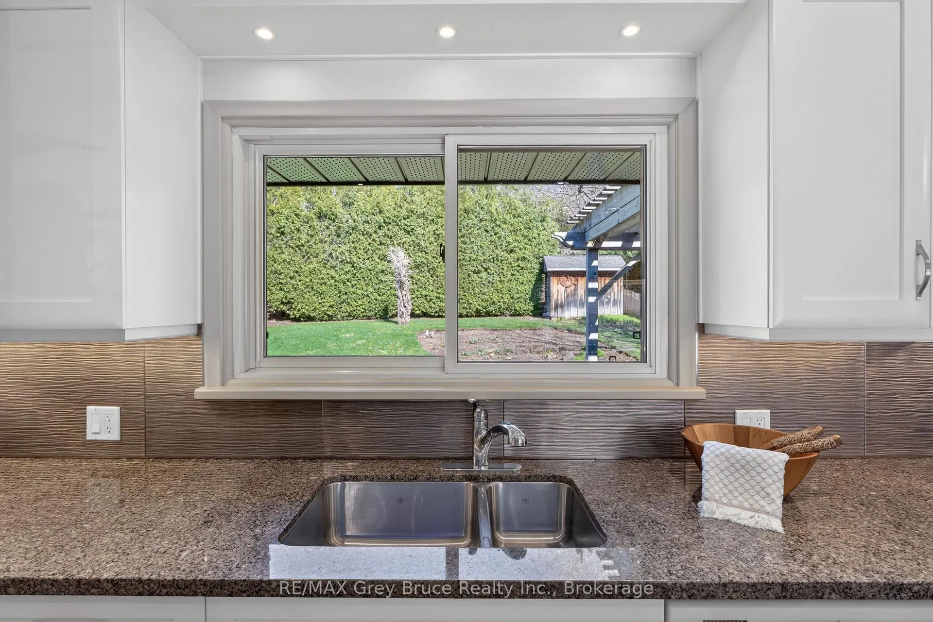 Photo 13 of 331 8th Avenue E, Owen Sound — HOMEH