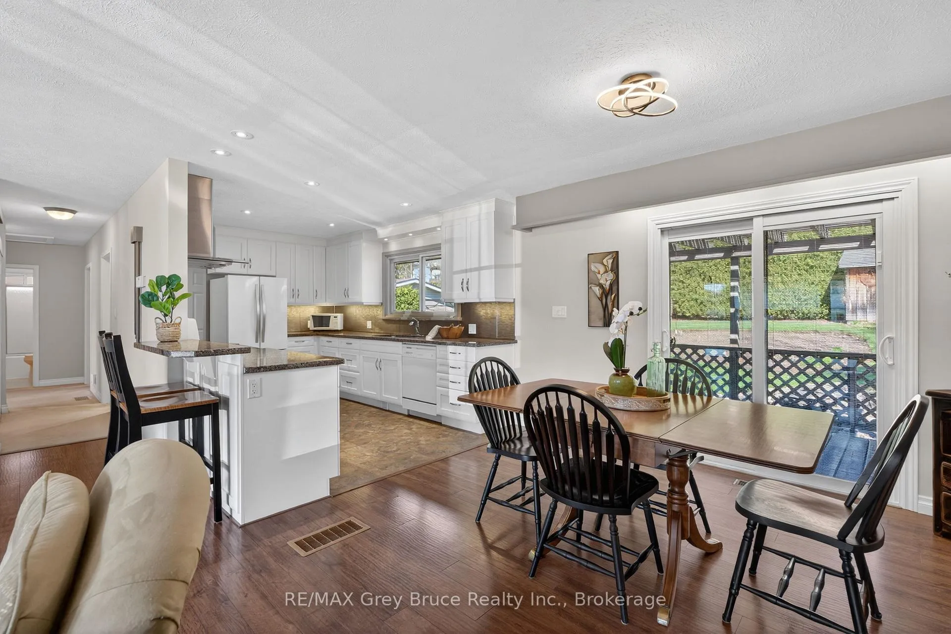 Photo 15 of 331 8th Avenue E, Owen Sound — HOMEH