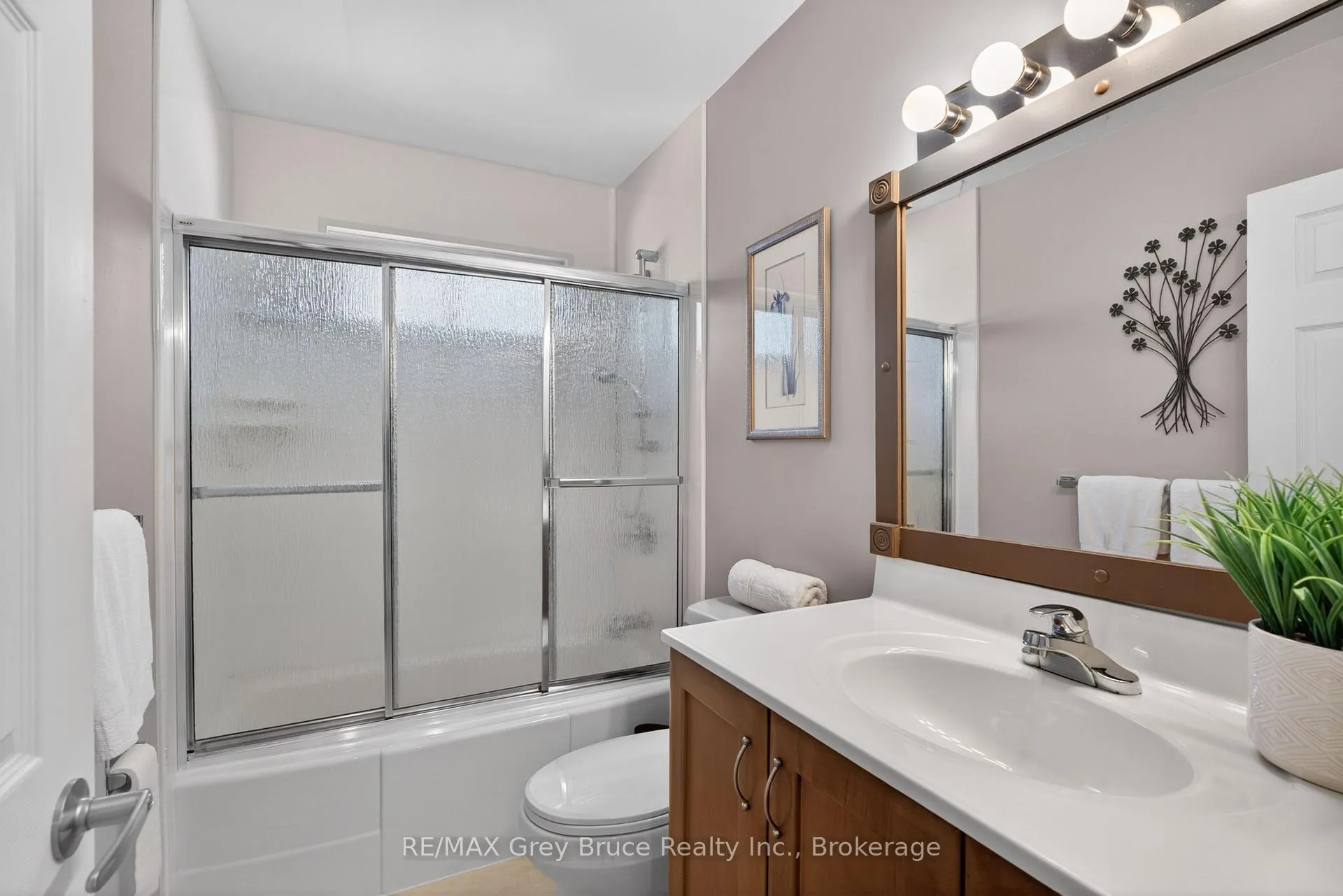 Photo 23 of 331 8th Avenue E, Owen Sound — HOMEH