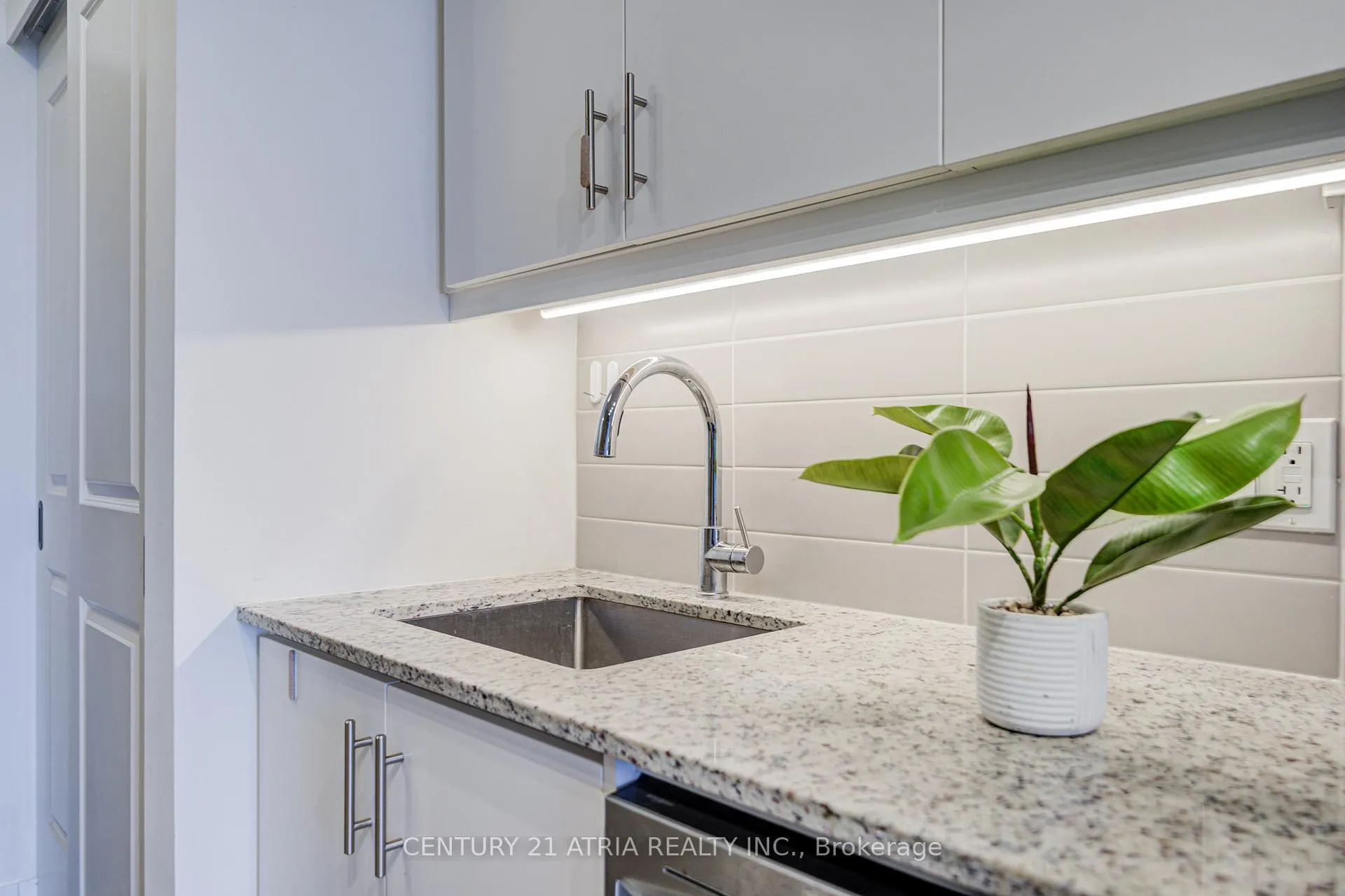 Photo 10 of Unit 101, 335 Wheat Boom Drive, Oakville, Joshua Meadows — HOMEH