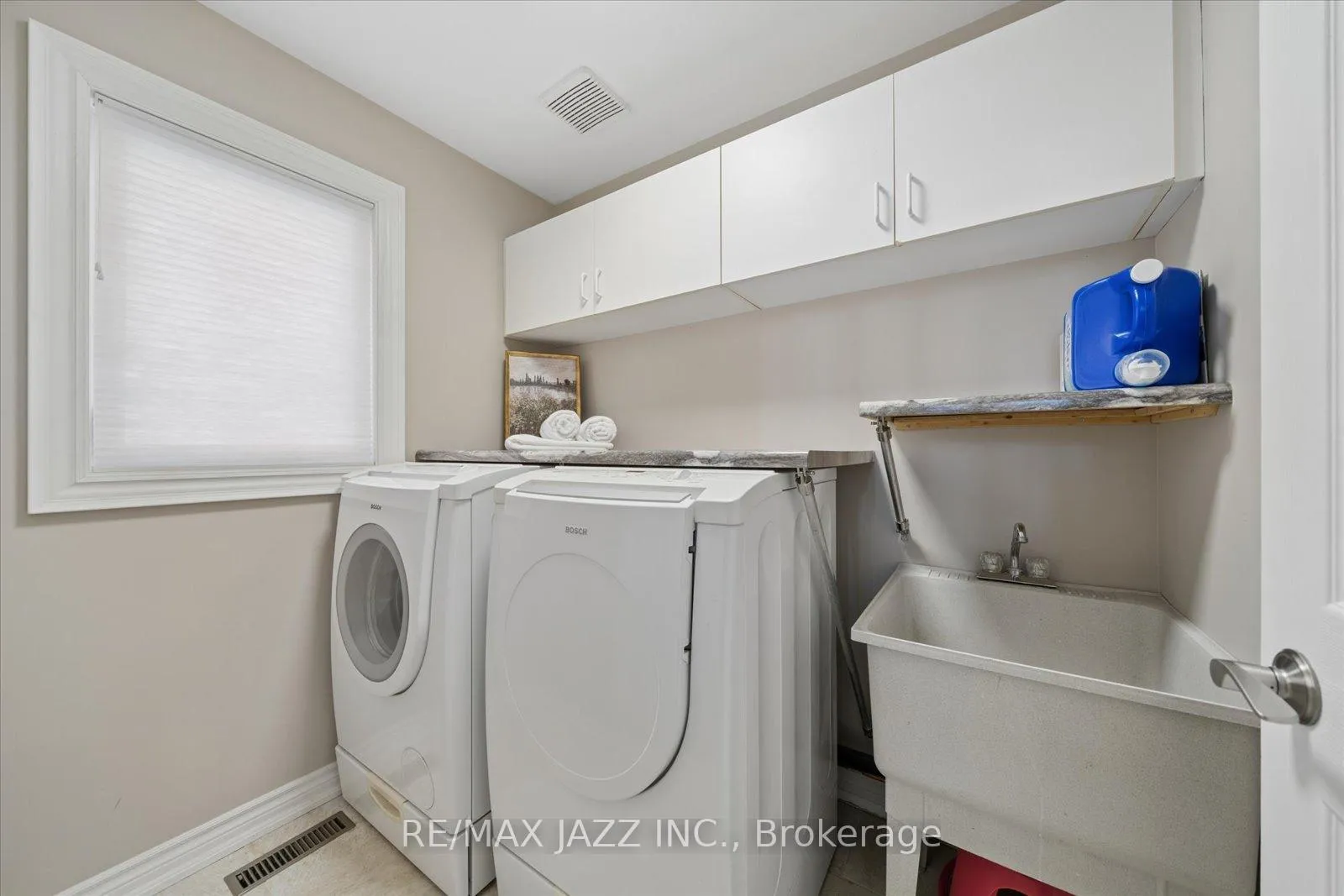 Photo 14 of 47 Waller Street, Whitby, Rolling Acres — HOMEH