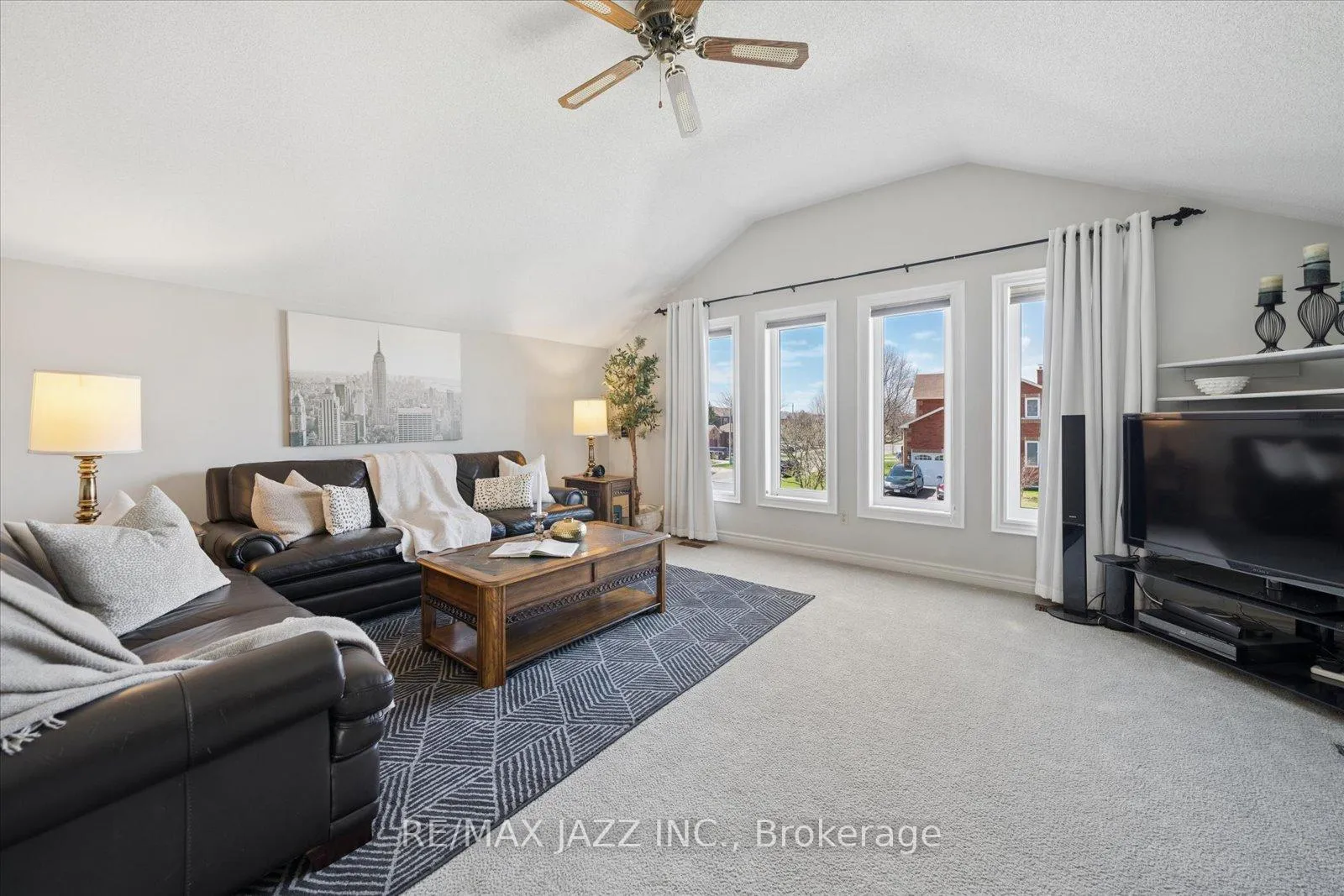 Photo 15 of 47 Waller Street, Whitby, Rolling Acres — HOMEH