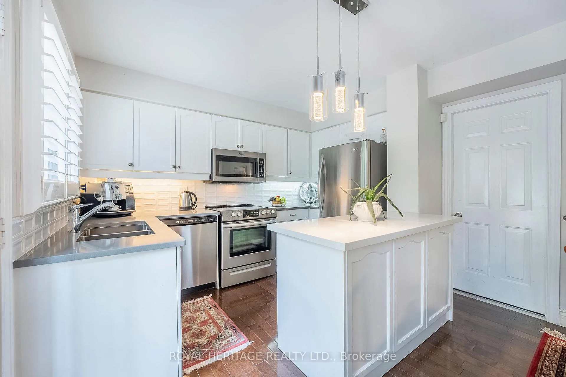 Photo 9 of 2158 Birchleaf Lane, Burlington, Orchard — HOMEH