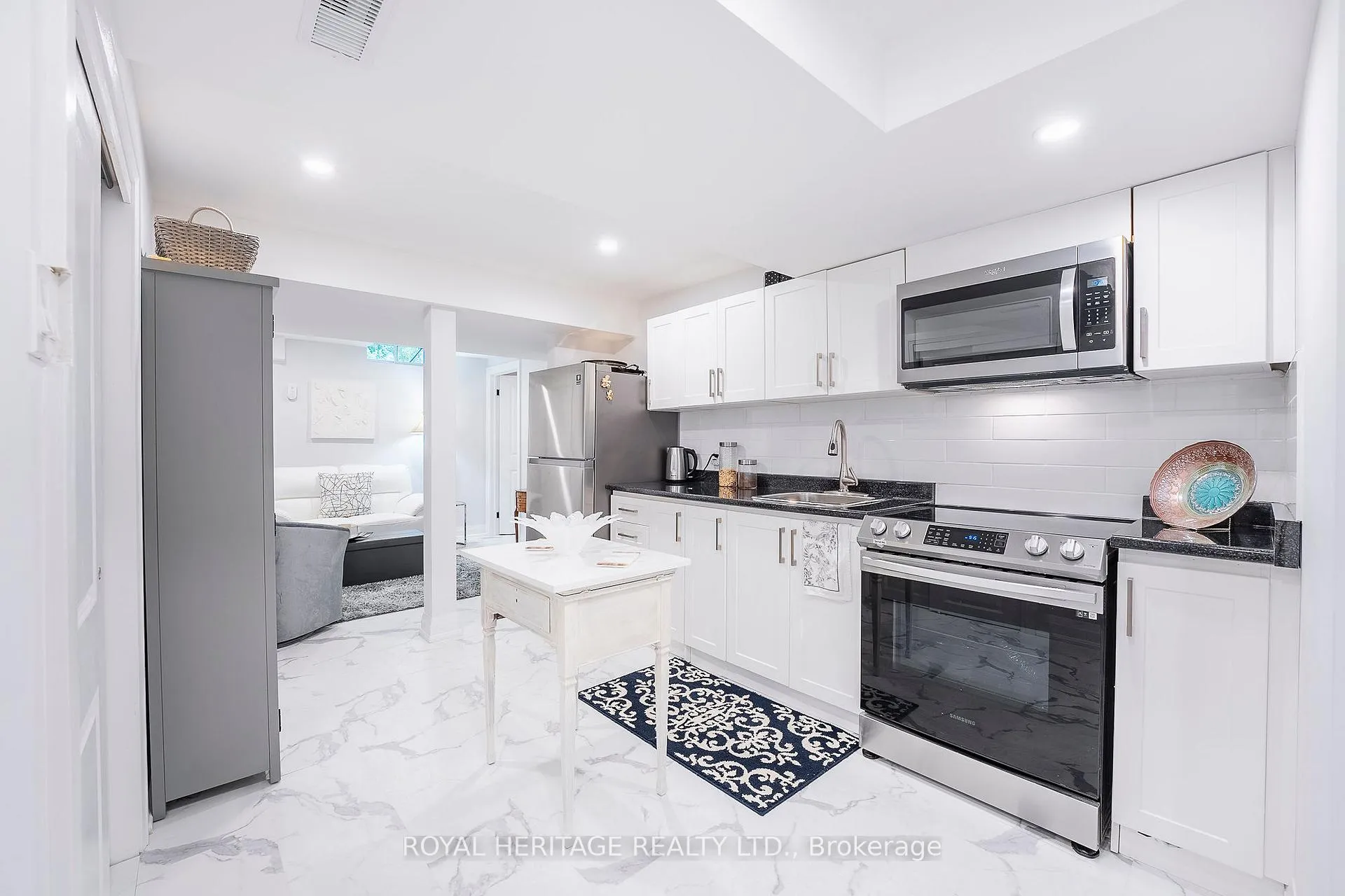 Photo 16 of 2158 Birchleaf Lane, Burlington, Orchard — HOMEH