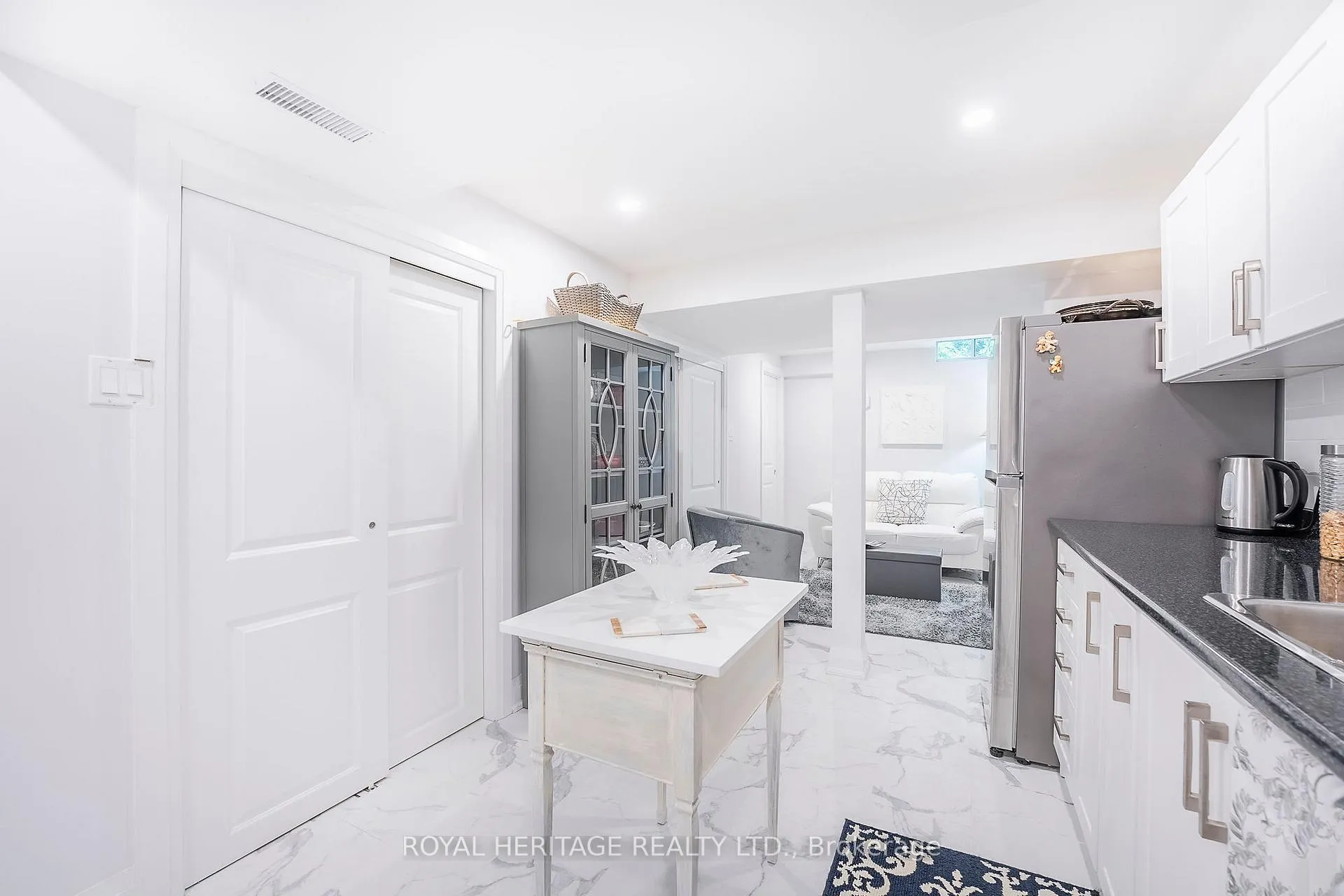 Photo 17 of 2158 Birchleaf Lane, Burlington, Orchard — HOMEH