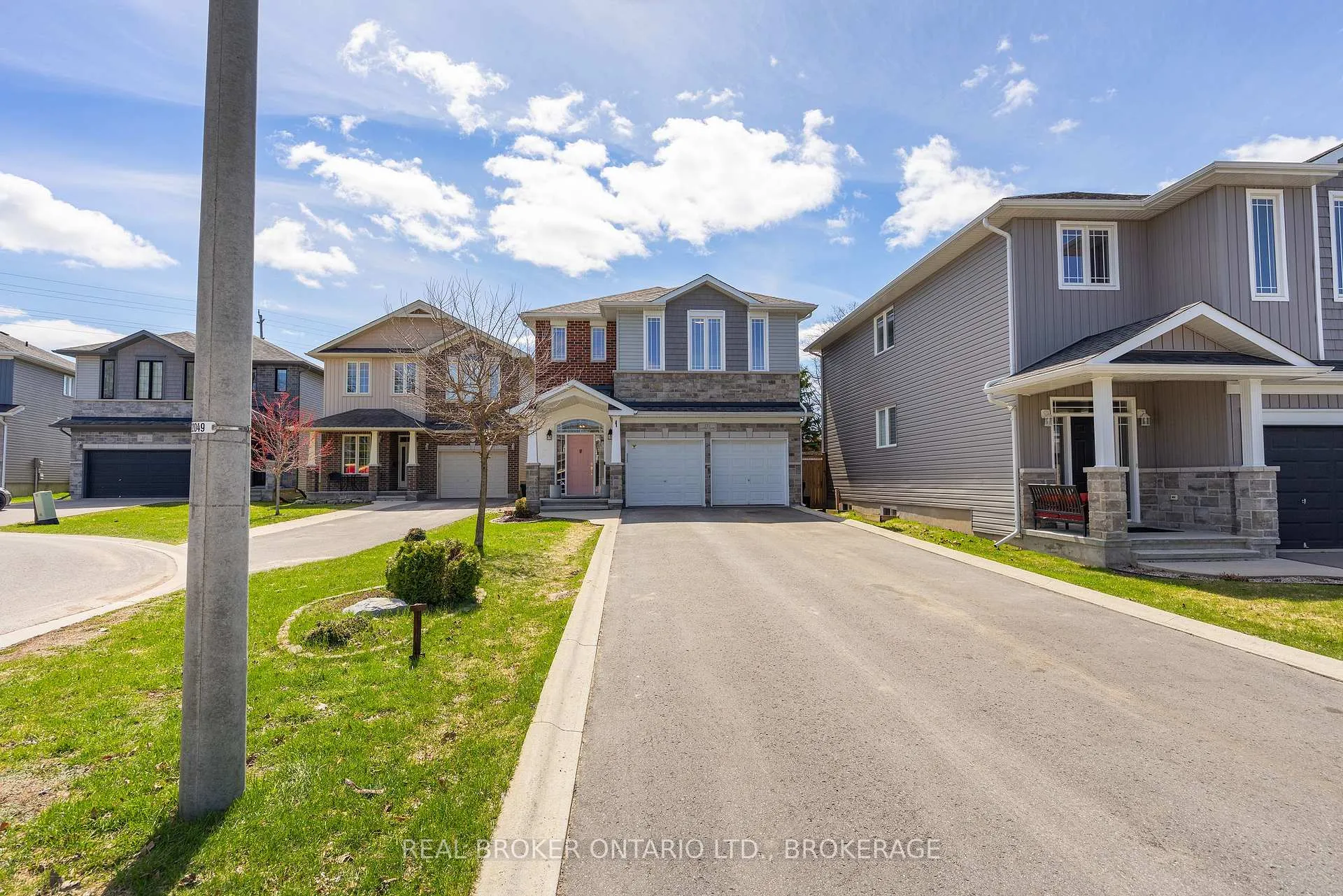 Photo 2 of 221 Clipper Court, Kingston, Kingston East (Incl Barret Crt) — HOMEH