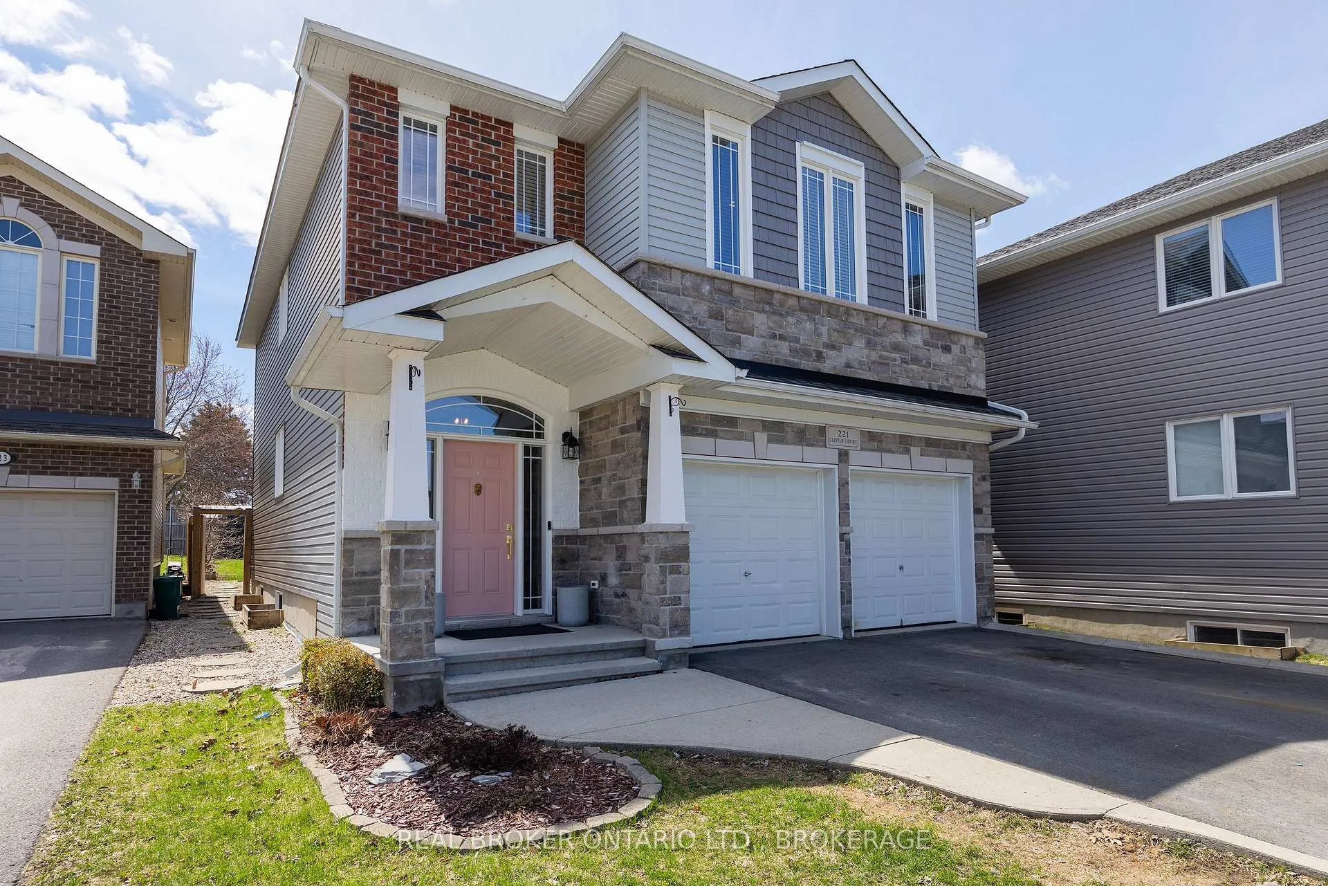 Photo 3 of 221 Clipper Court, Kingston, Kingston East (Incl Barret Crt) — HOMEH