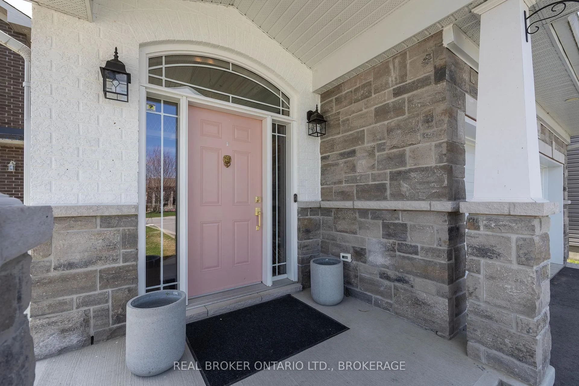 Photo 4 of 221 Clipper Court, Kingston, Kingston East (Incl Barret Crt) — HOMEH
