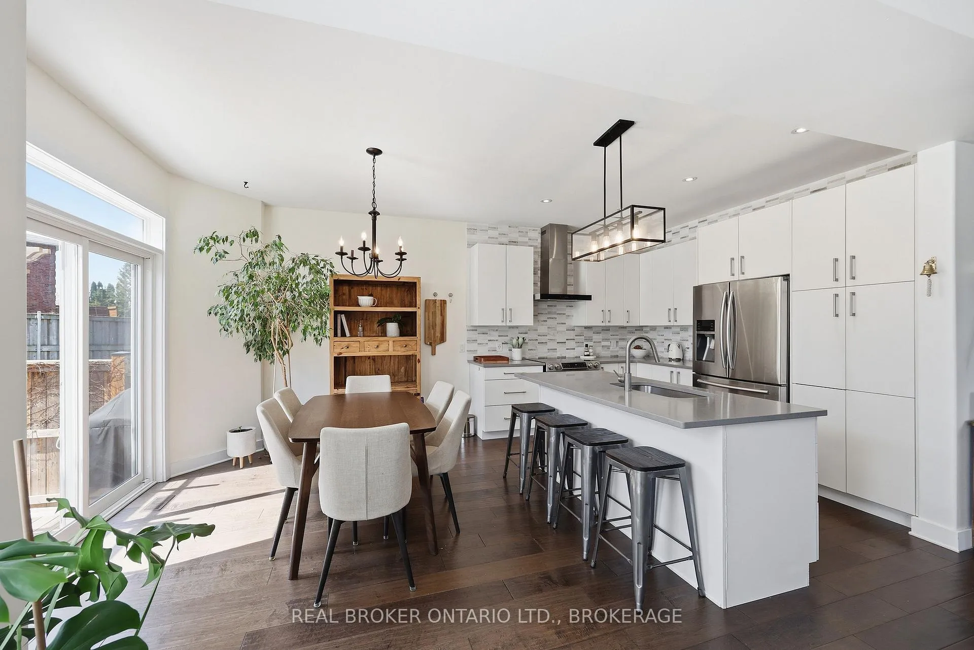 Photo 12 of 221 Clipper Court, Kingston, Kingston East (Incl Barret Crt) — HOMEH