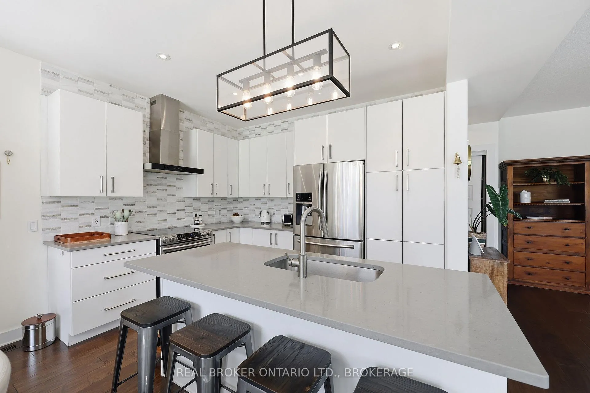 Photo 14 of 221 Clipper Court, Kingston, Kingston East (Incl Barret Crt) — HOMEH