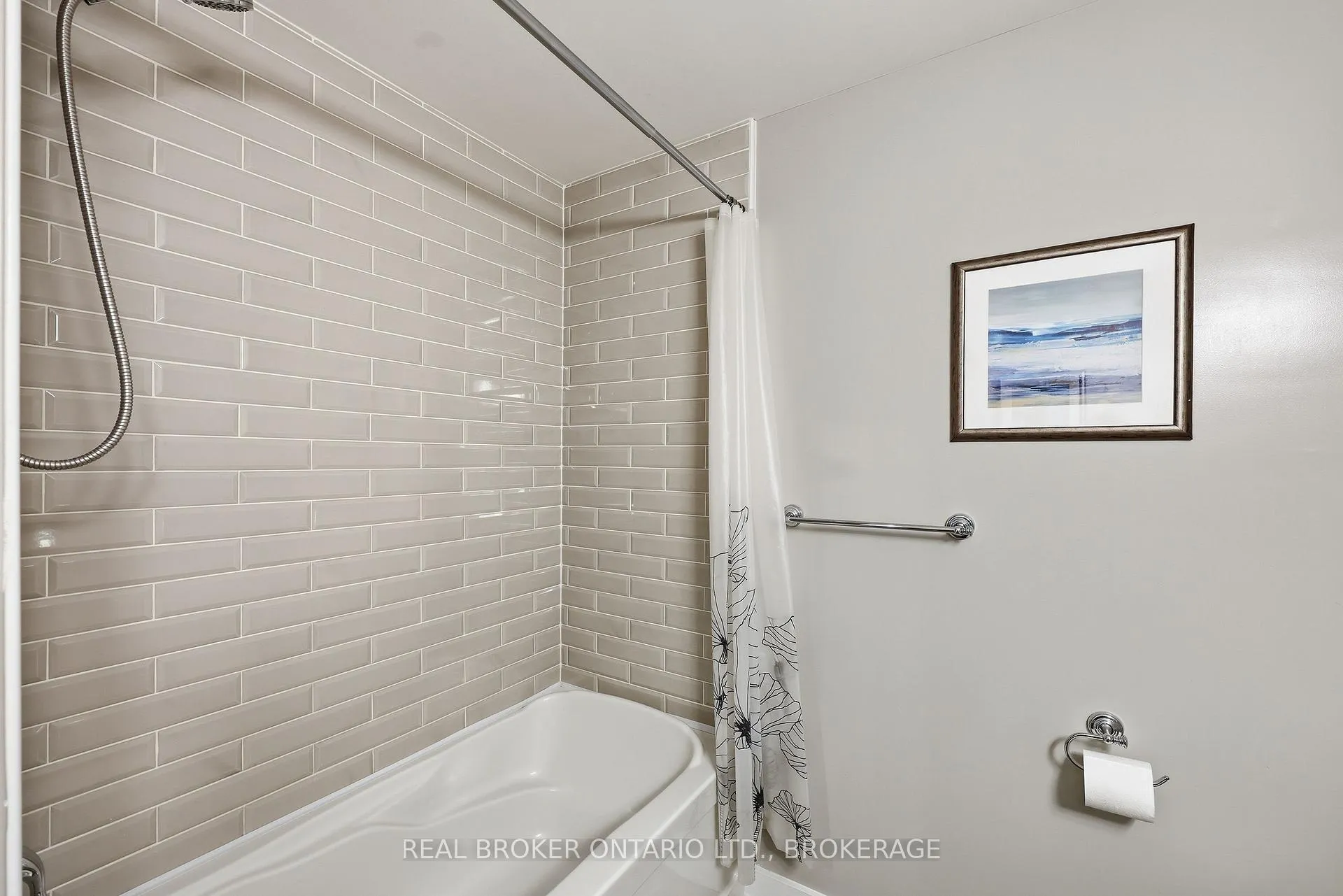 Photo 25 of 221 Clipper Court, Kingston, Kingston East (Incl Barret Crt) — HOMEH