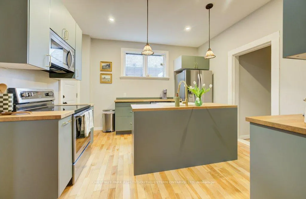 Photo 15 of 8 Spring Street E, Waterloo, Beechwood/University — HOMEH