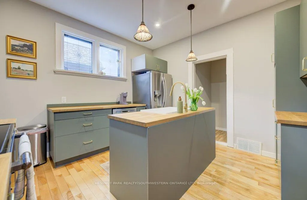 Photo 16 of 8 Spring Street E, Waterloo, Beechwood/University — HOMEH
