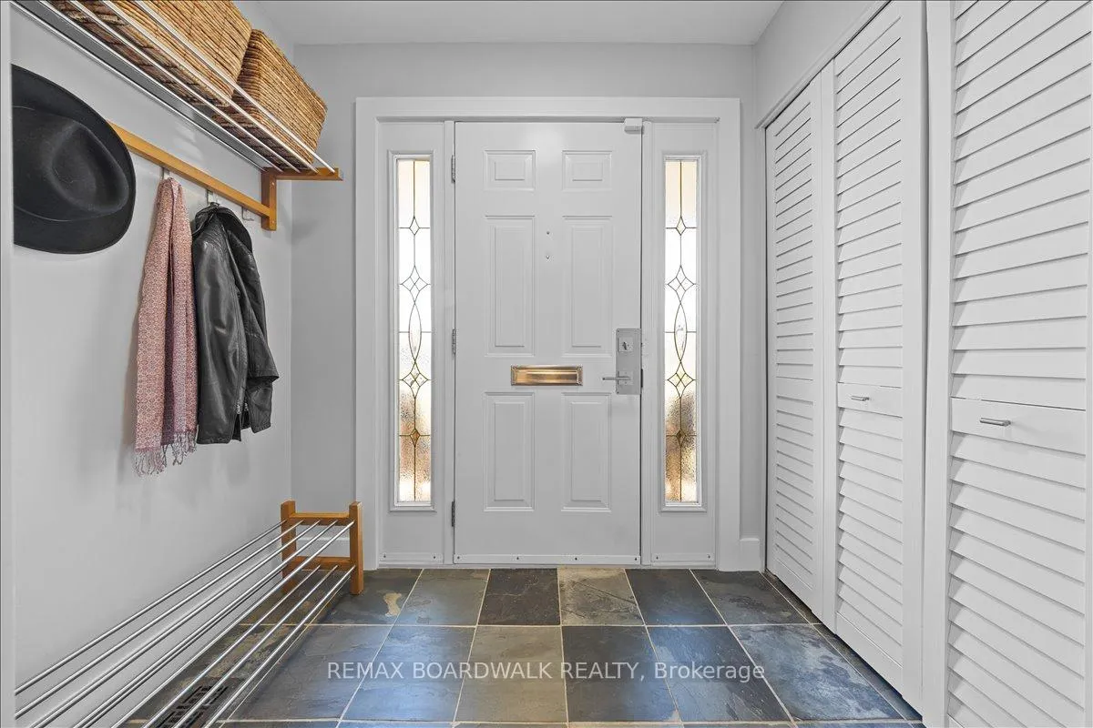 Photo 3 of 1912 Oakdean Crescent, Ottawa, Beacon Hill North — HOMEH