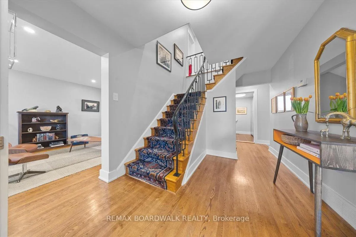 Photo 4 of 1912 Oakdean Crescent, Ottawa, Beacon Hill North — HOMEH