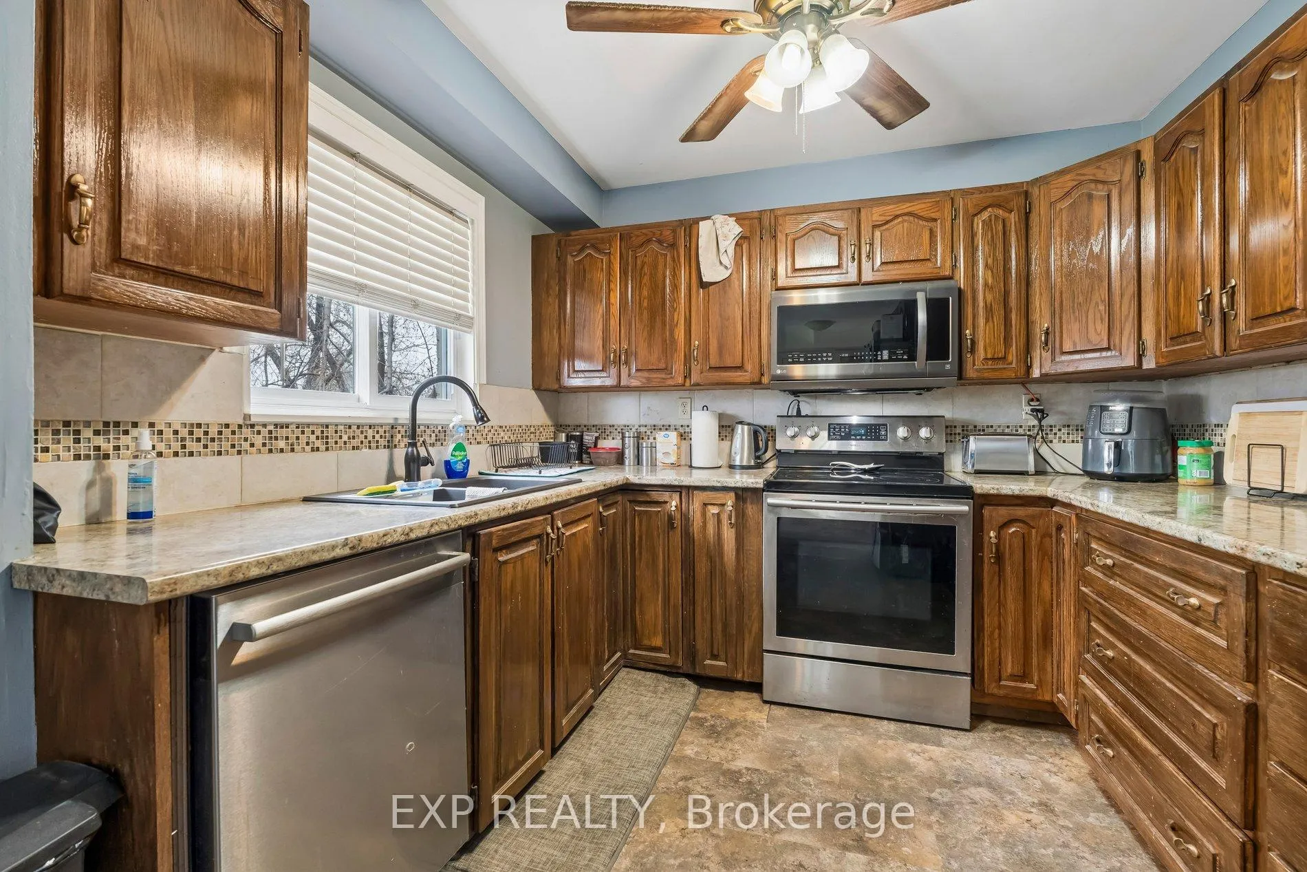 Photo 10 of 27 John Murray Street, Hamilton, Stoney Creek Mountain — HOMEH